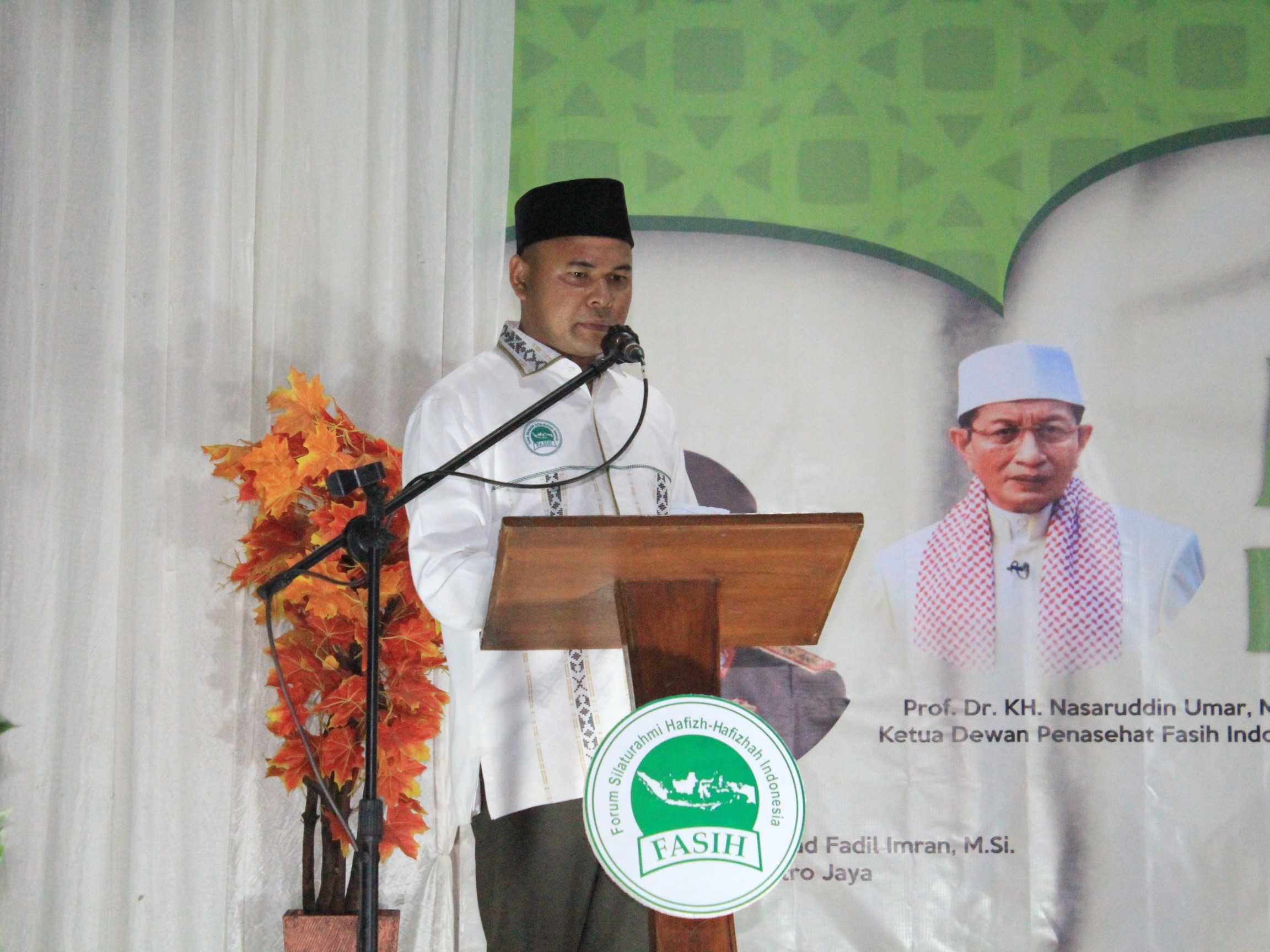 Sebagai wujud kecintaan terhadap Tanah Air, persatuan dan kesatuan menjadi suatu kewajiban yang harus senantiasa diupayakan setiap warga.