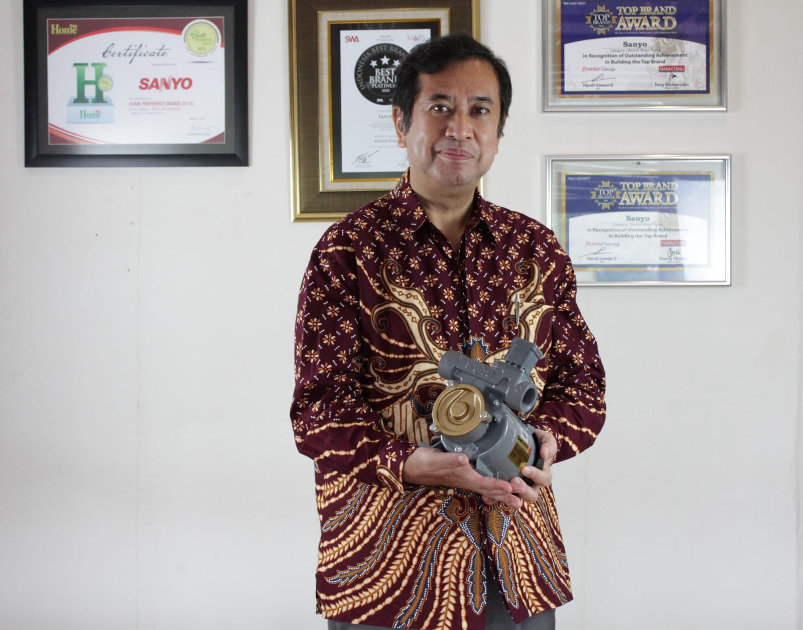 Sales manager Sanyo Alvin Iskandar G