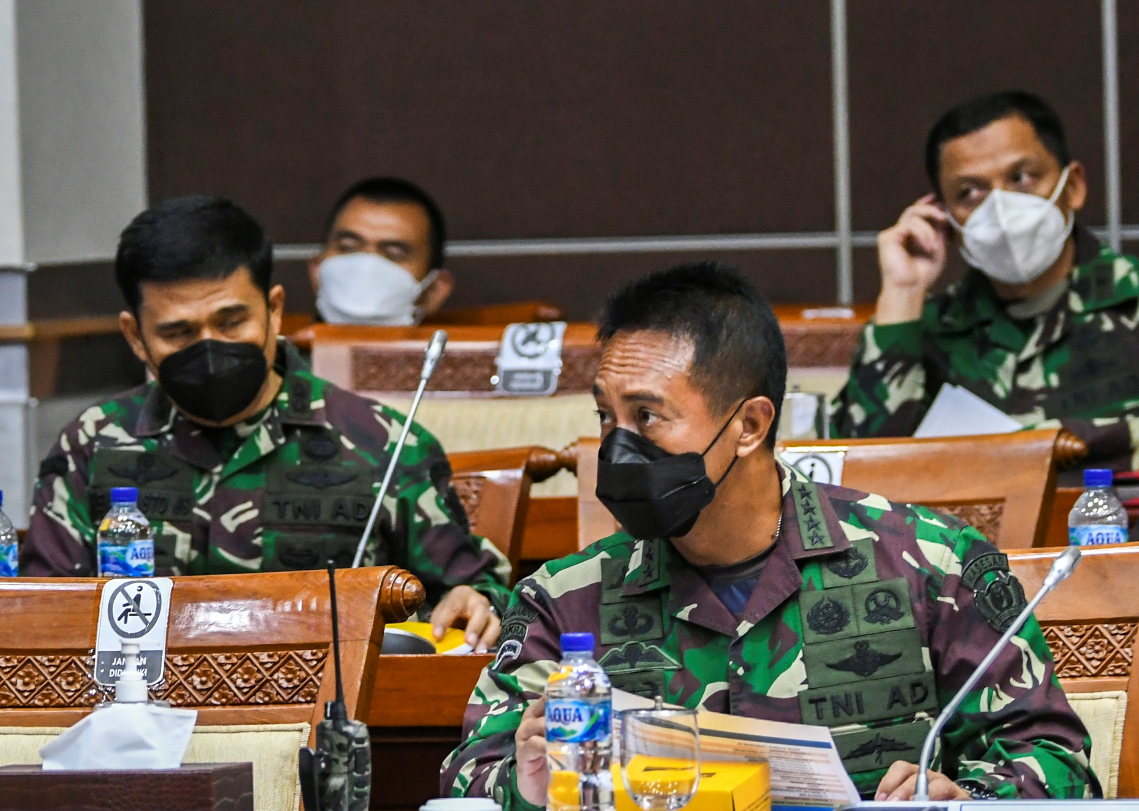  Kepala Staf TNI Angkatan Darat (Kasad) Jenderal TNI Andika Perkasa (tengah) saat  rapat kerja dengan Komisi I DPR pada Rabu (1/9).