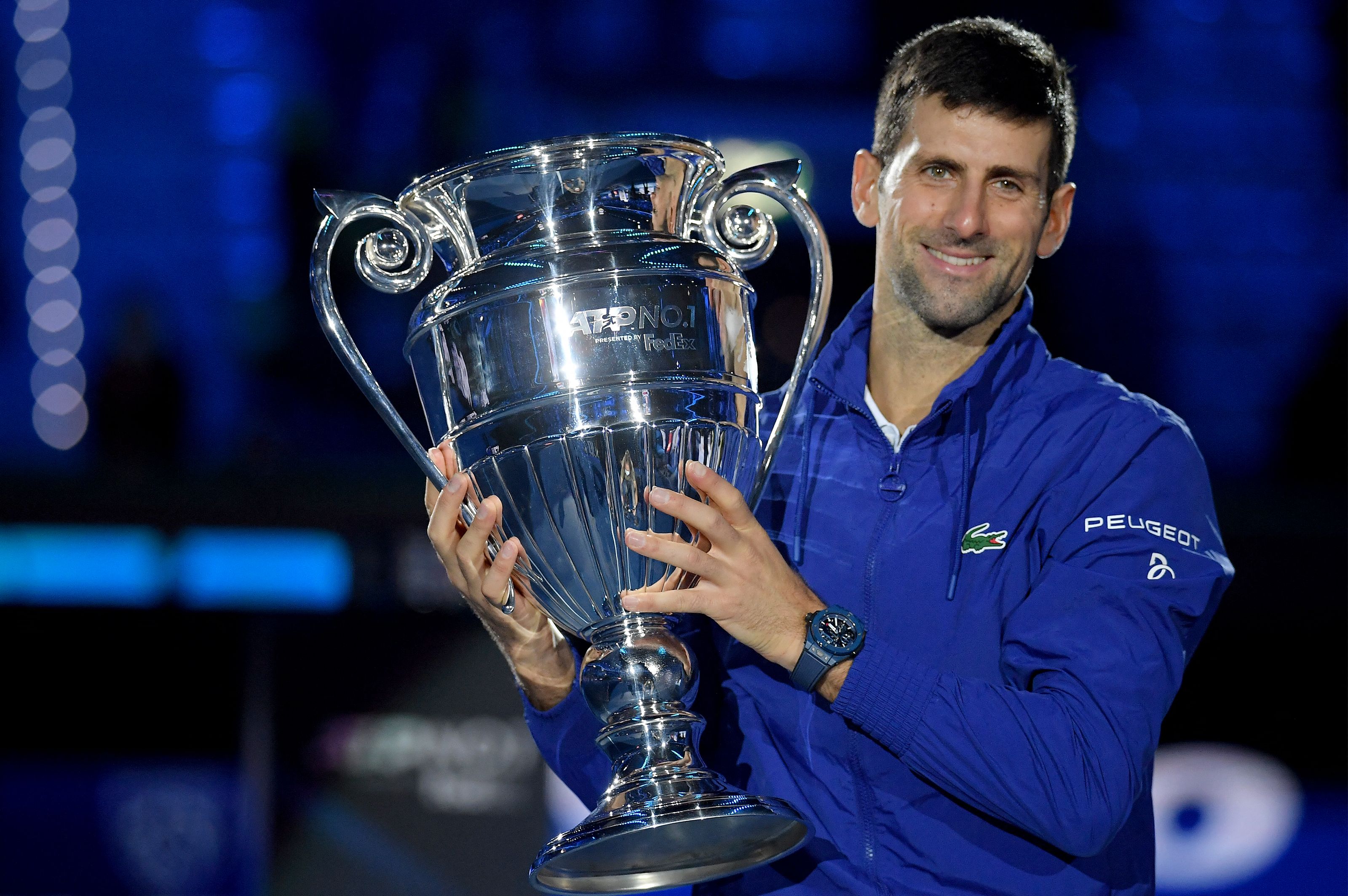 Djokovic Dapat Trofi Petenis Nomor Satu Dunia Akhir Tahun
