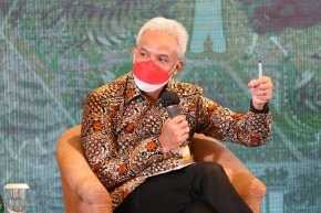 Ganjar Respons Cepat Kebakaran Kapal Nelayan di Kota Tegal