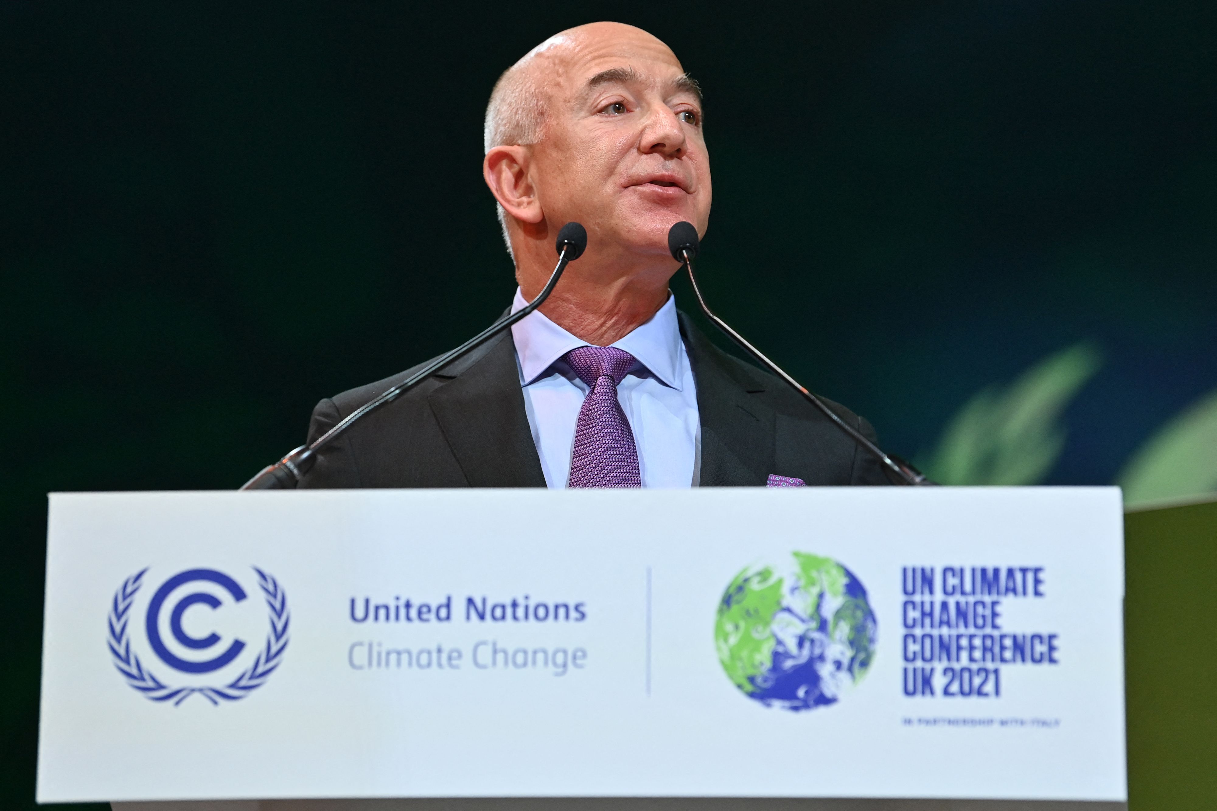 CEO Amazon Jeff Bezos saat menjadi pembicara untuk sesi Action on Forests and Land Use di COP26, Glasgow, Skotlandia.