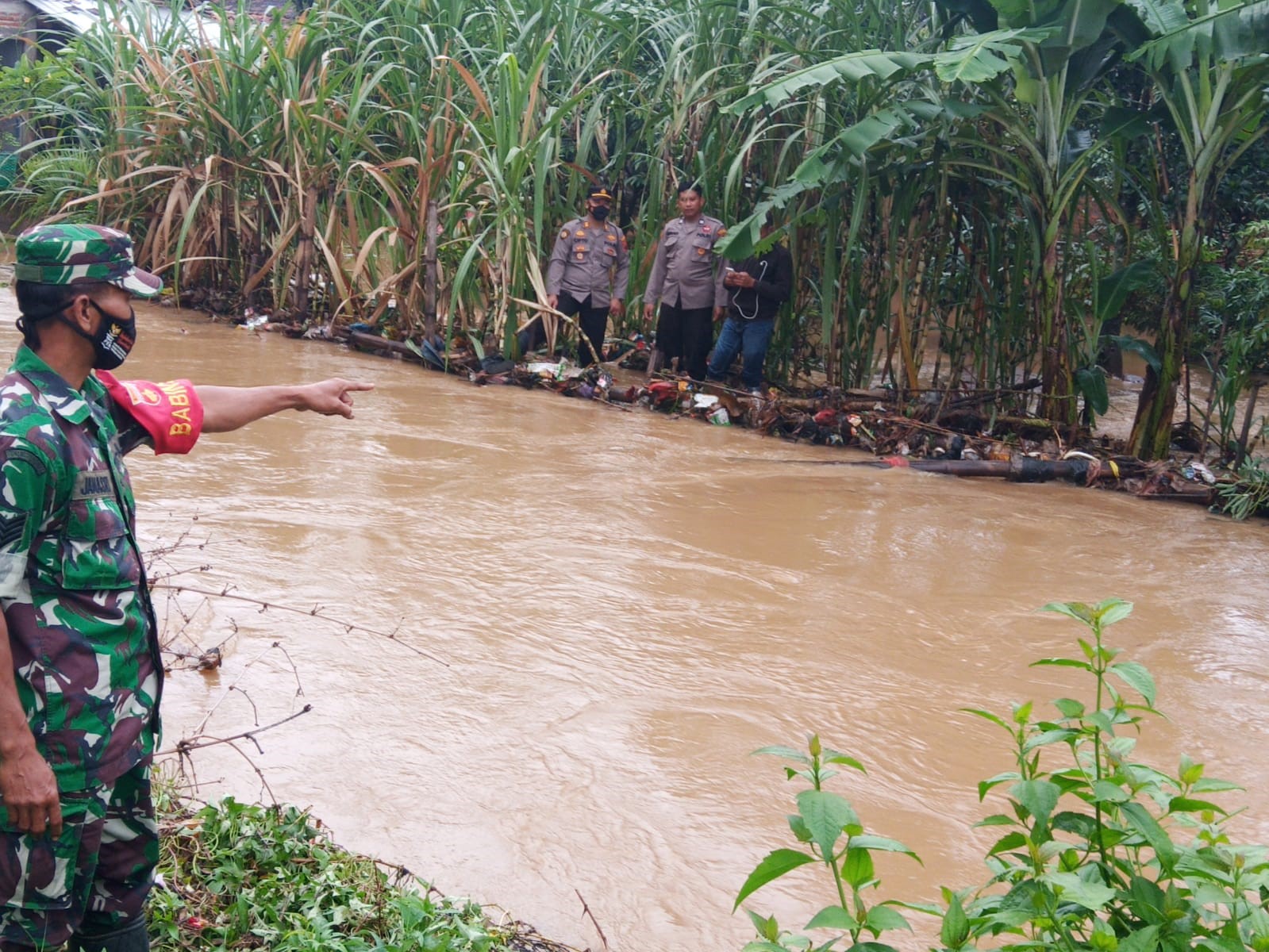 Kondisi tanggul yang jebol di Desa Golantepus, Kecamatan Mejobo, Kabupaten Kudus, Selasa (30/11/2021).