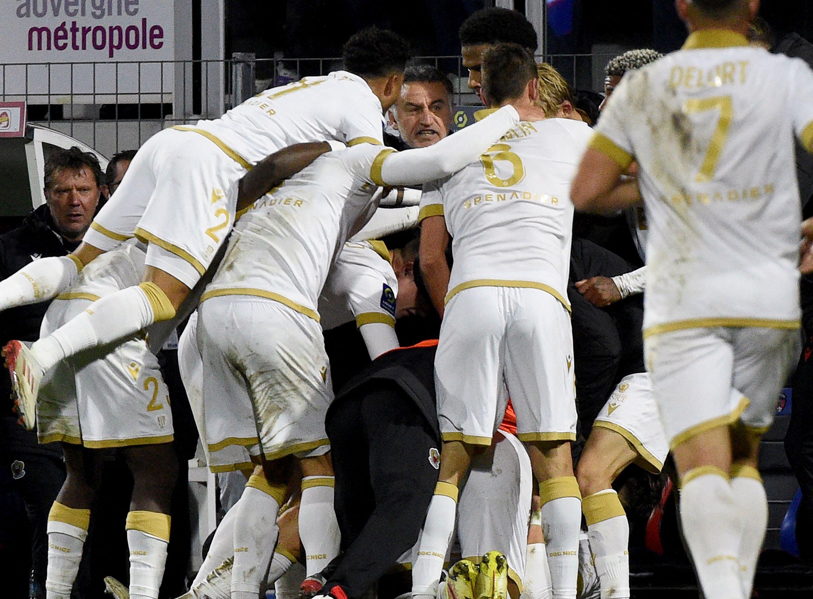 Para pemain Nice melakukan selebrasi usai mencetak gol ke gawang Clermont di laga Ligue 1.