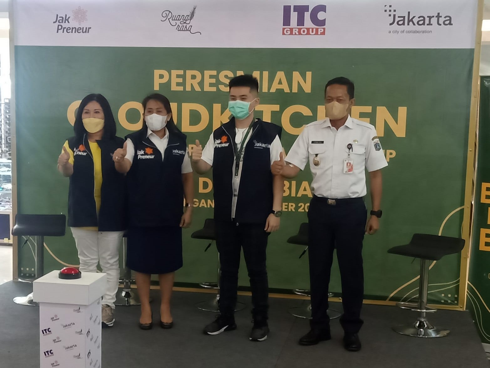 Christine Natasha Tanjungan, Elisabeth Ratu Rante Allo, Harvin Tjitra Tijono, dan Isnawa Adji sebagai Wakil Wali Kota Jakarta Selatan.
