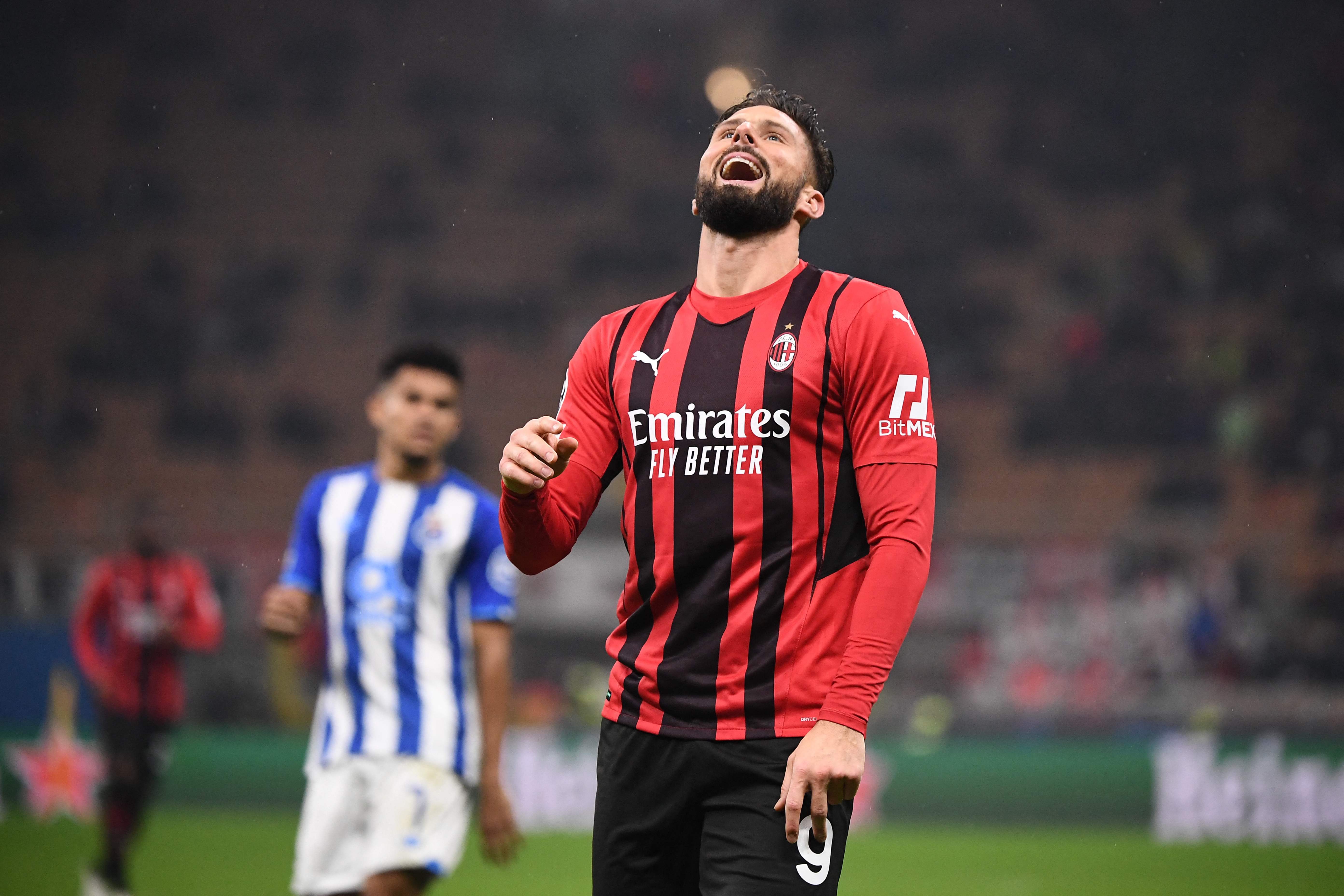 Penyerang AC Milan Olivier Giroud bereaksi dalam laga Liga Champions melawan Porto.