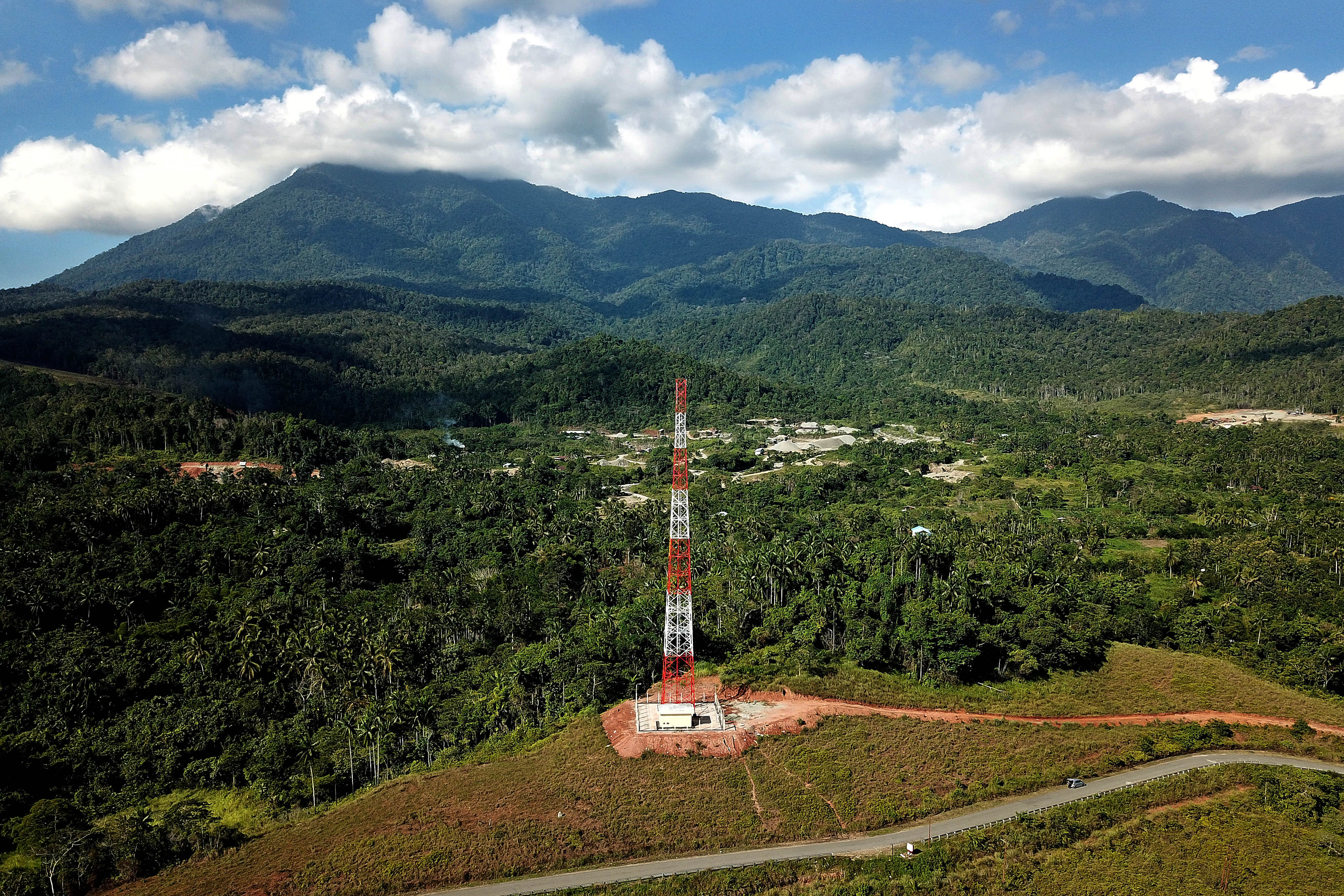 Tower Telekomunikasi di pedalaman Papua.
