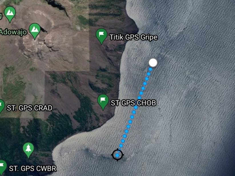Gunung api bawah laut Watirar terletak 1 km di sebelah utara gunung api bawah laut Hobal.