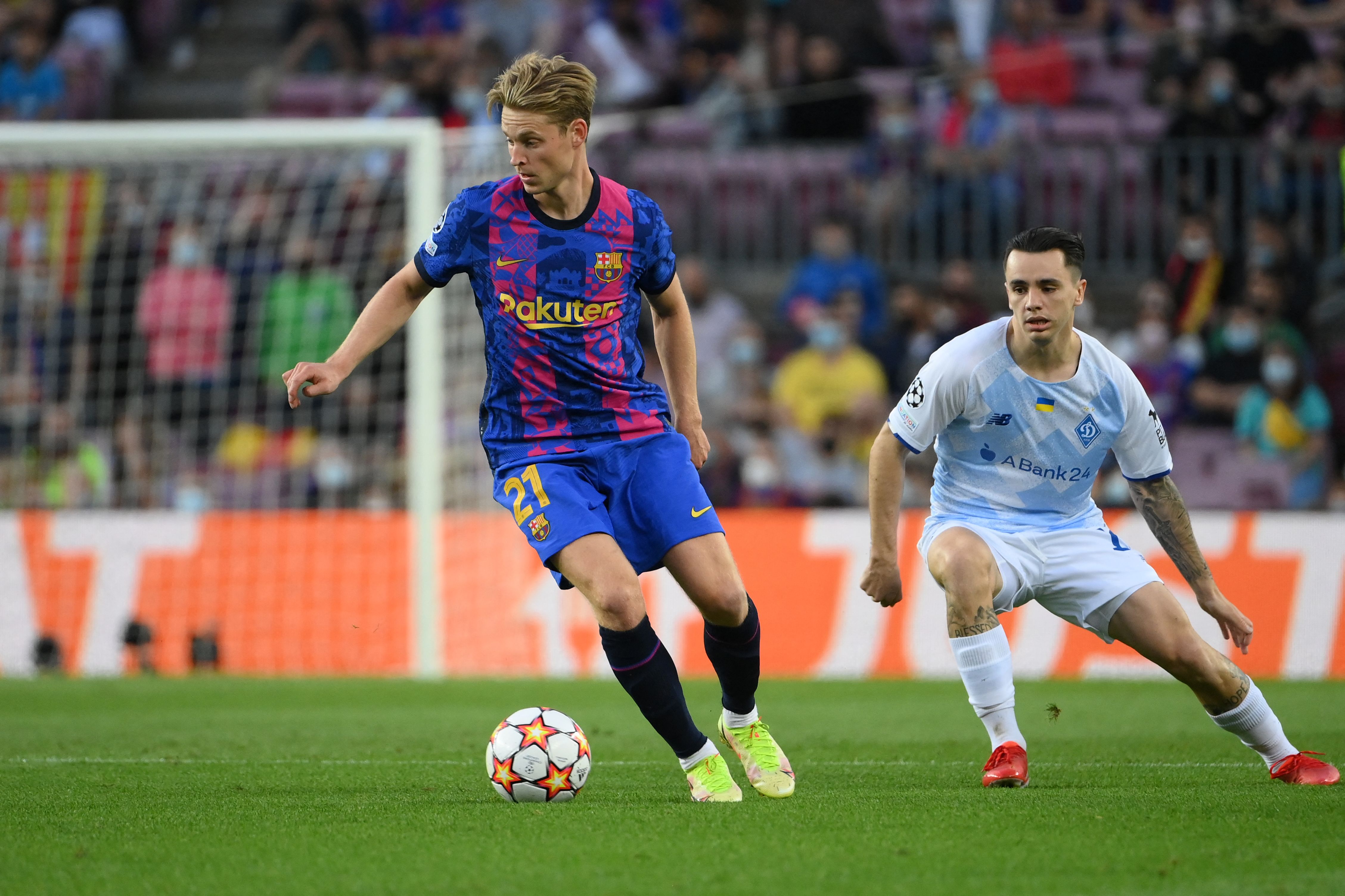 Barcelona Berencana Lepas Frenkie de Jong