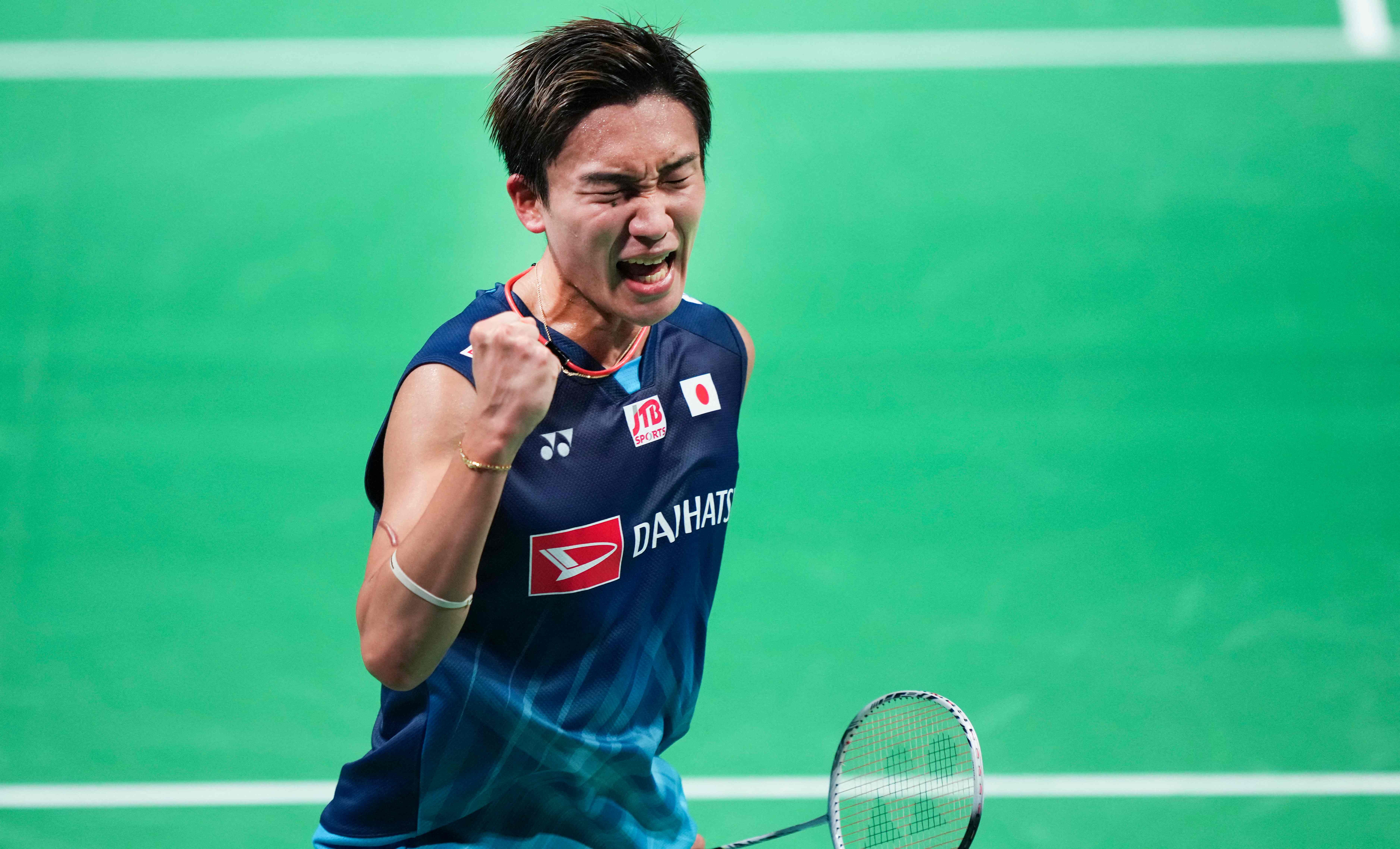 Tunggal putra bulu tangkis peringkat satu dunia Kento Momota