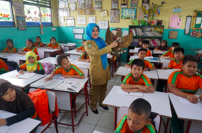 Peringati Hari Guru Nasional, Anies Kenang Jasa dan Peran Guru