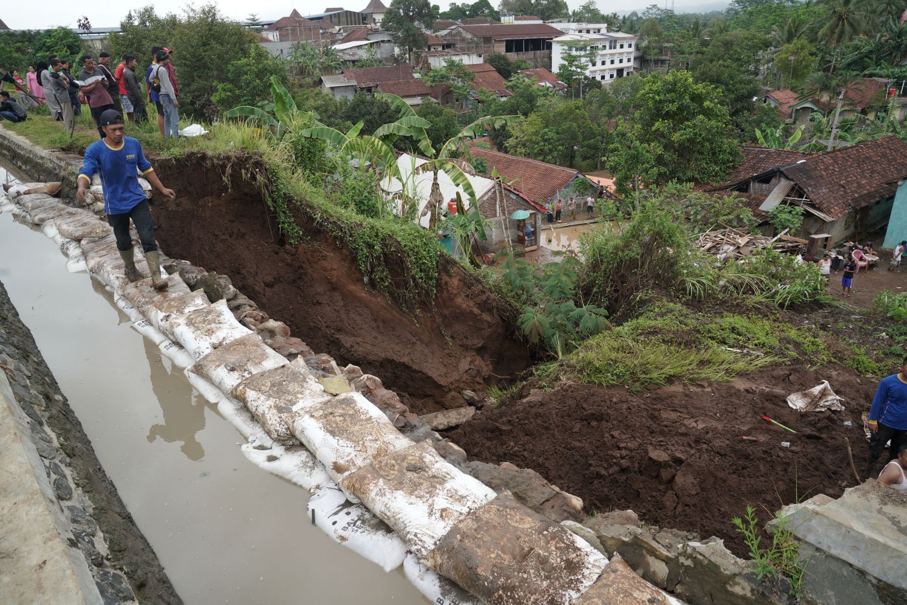 LONGSOR BANJARNEGARA: Tanah longsor di Banjarnegara yang menimpa rumah warga yang diakibatkan hujan deras