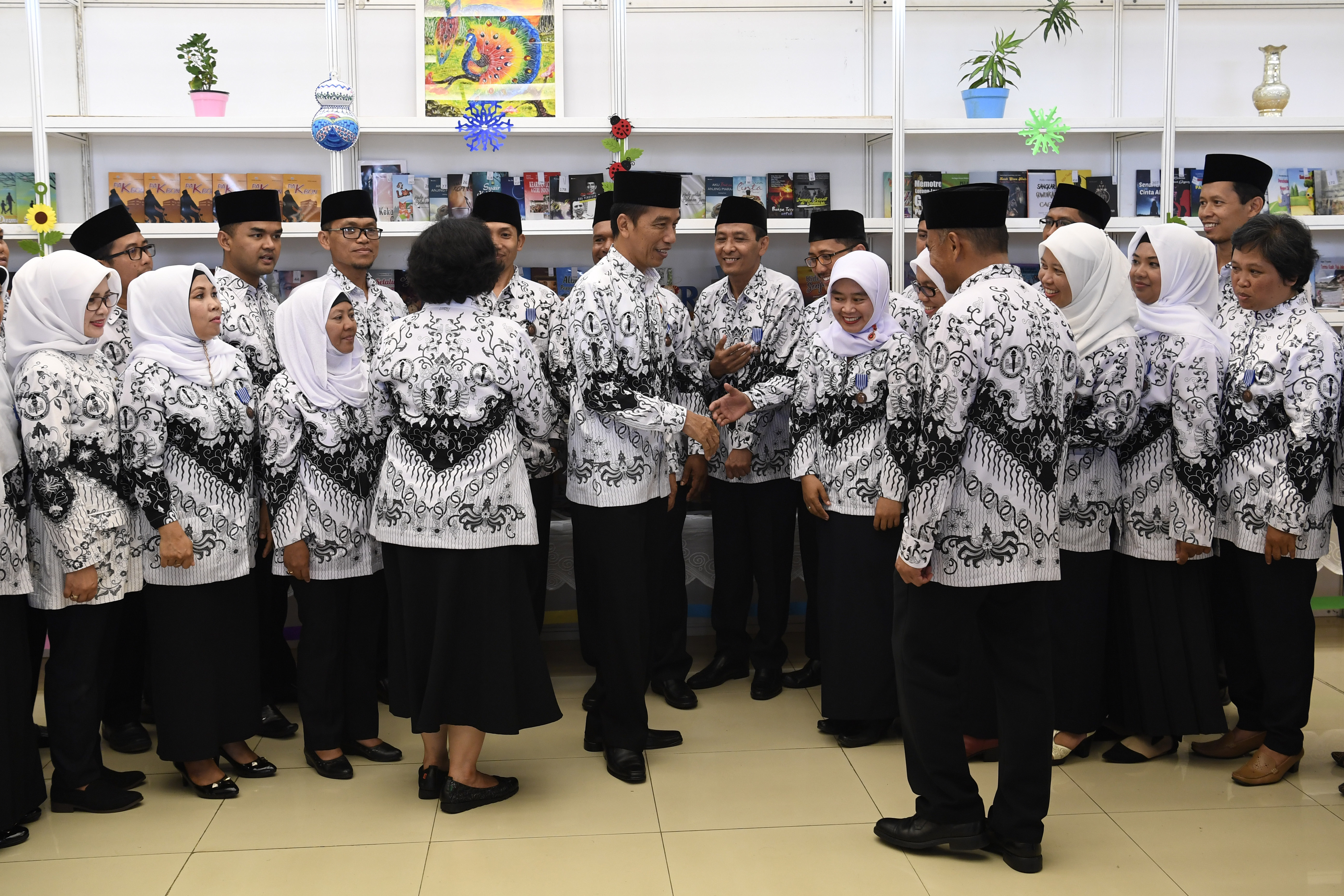 Momen Presiden Joko Widodo bersama para guru (foto diambil 2018)