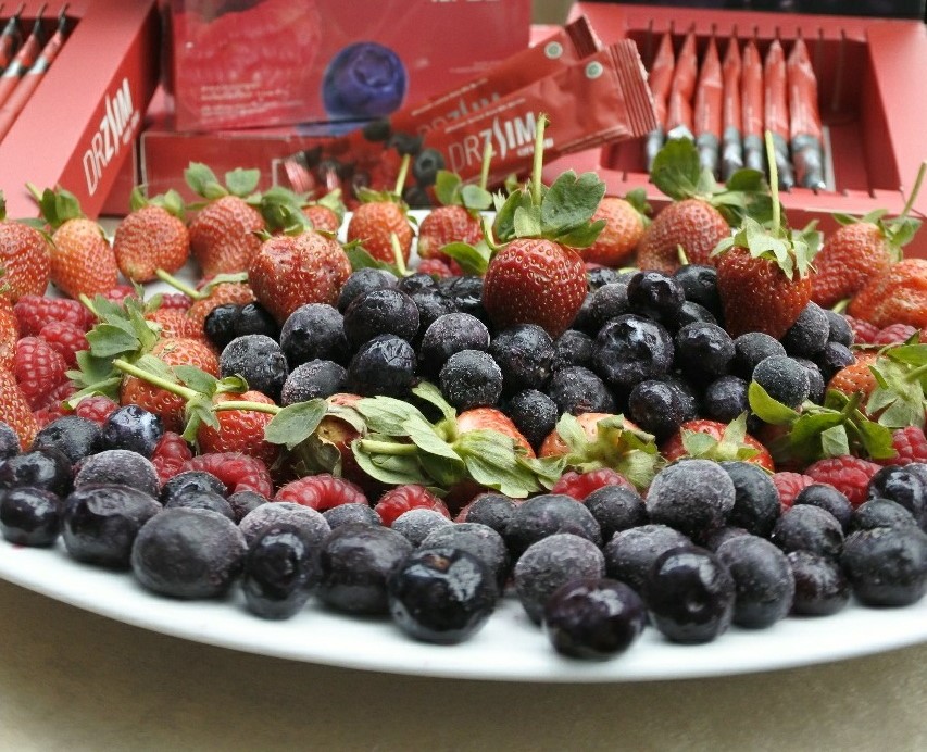 Di Indonesia, keluarga tanaman beri yang paling banyak dikenal adalah stroberi, blueberry, blackberry dan raspberry. 