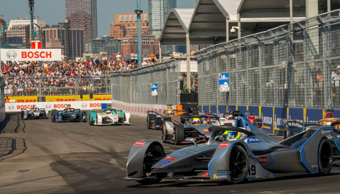 Datangi KPK, Jakpro Bawa 600 Lembar Dokumen Terkait Formula E