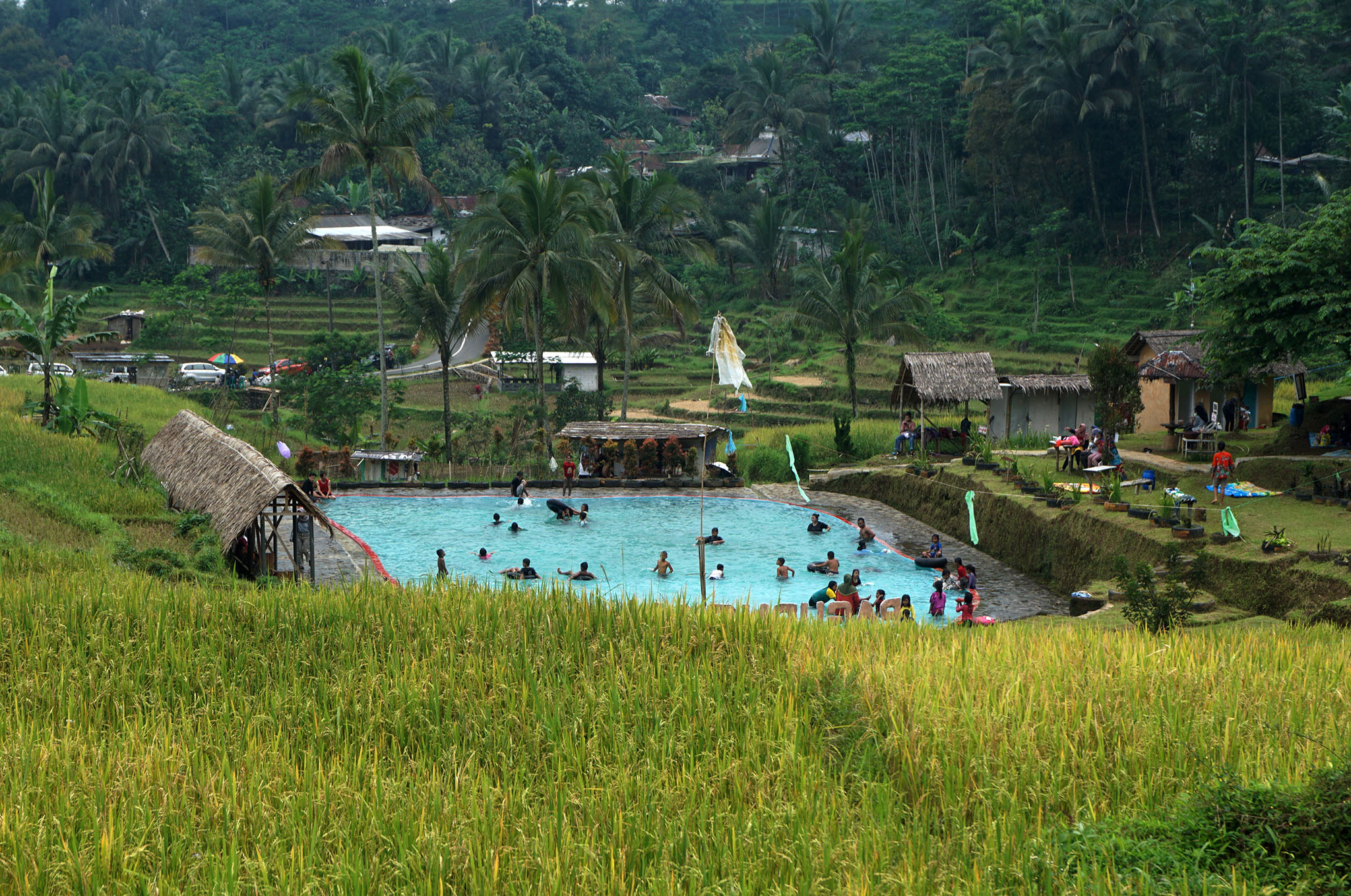 Kolam renang di kawasan objek wisata Pagubugan Melung di Desa Melung, Kedungbanteng, Banyumas, Jateng