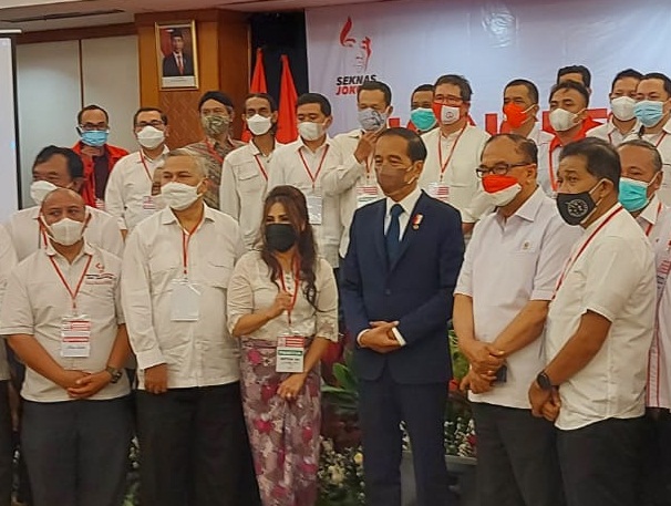 Ismarilda (tiga kiri) Ketua Panitia Kongres Seknas-Jokowi