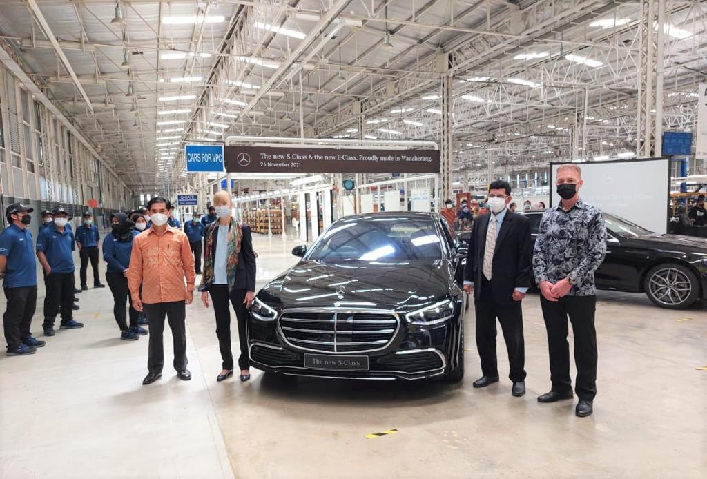 Kemenperin memberi apresiasi kepada PT. Mercedes Benz Indonesia yang telah mampu memproduksi model sedan termewah dalam line up Mercedes.