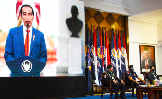 Presiden Joko Widodo menyampaikan pidato secara virtual  di Gedung Akademi Bela Negara (ABN) Partai NasDem, Jakarta, Rabu, 17 Juli 2020.