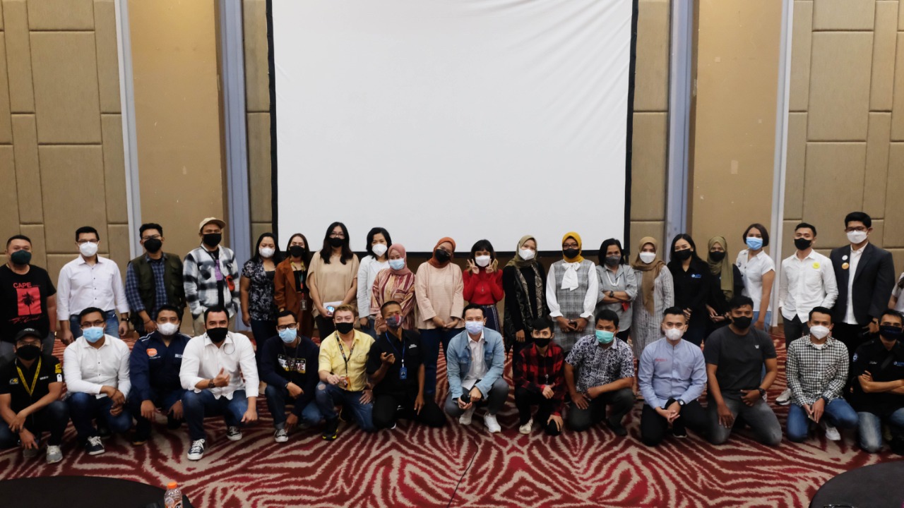 Berfoto bersama sesuai  West Java Media Gathering bersama Tauzia dan Ascott