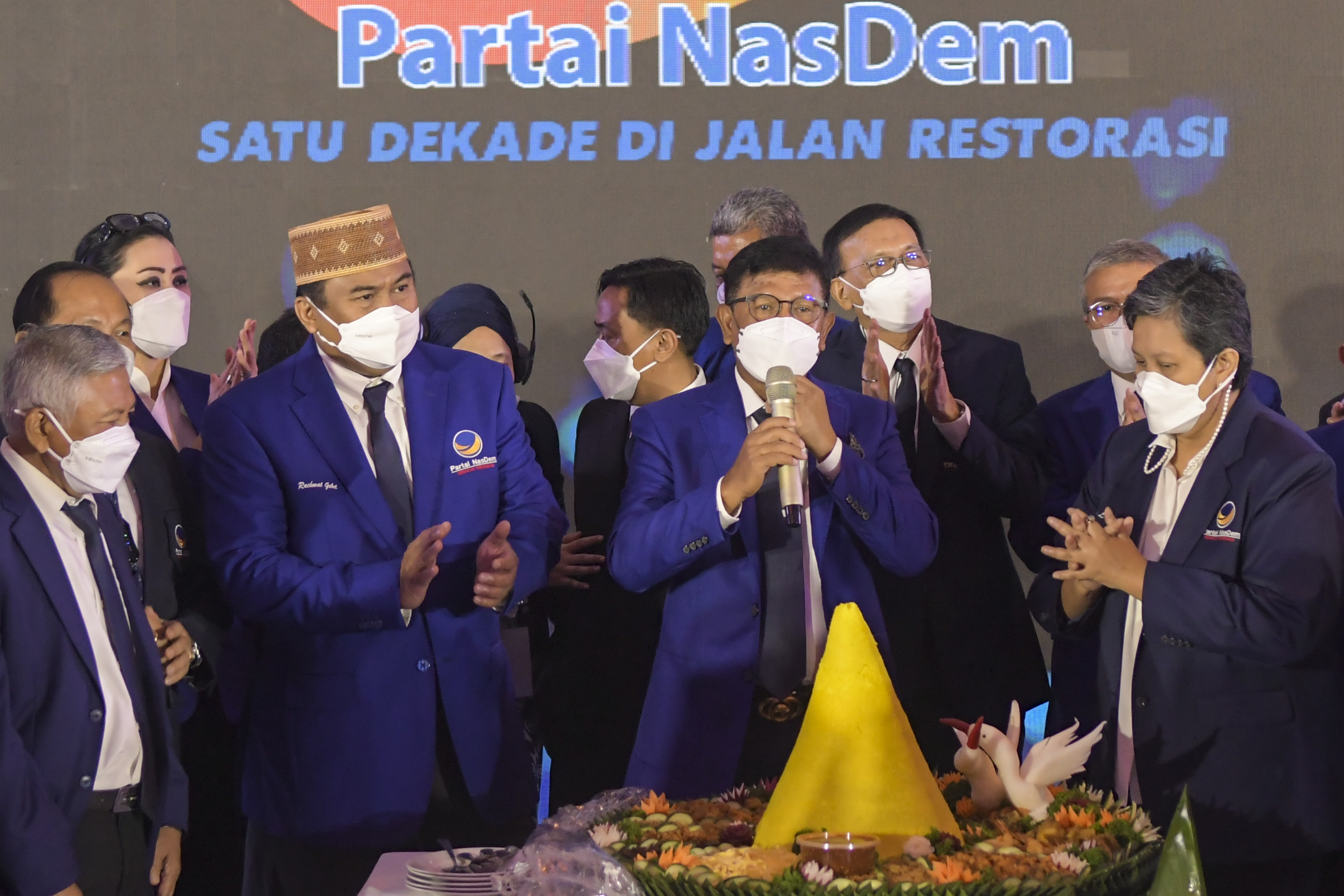 Mekominfoa Johnny G Plate. Wakil Ketua DPR Rachmat Gobel, dan Wakil Ketua MPR Lestari Moerdijat, di peringatan HUT ke-10 NasDem.