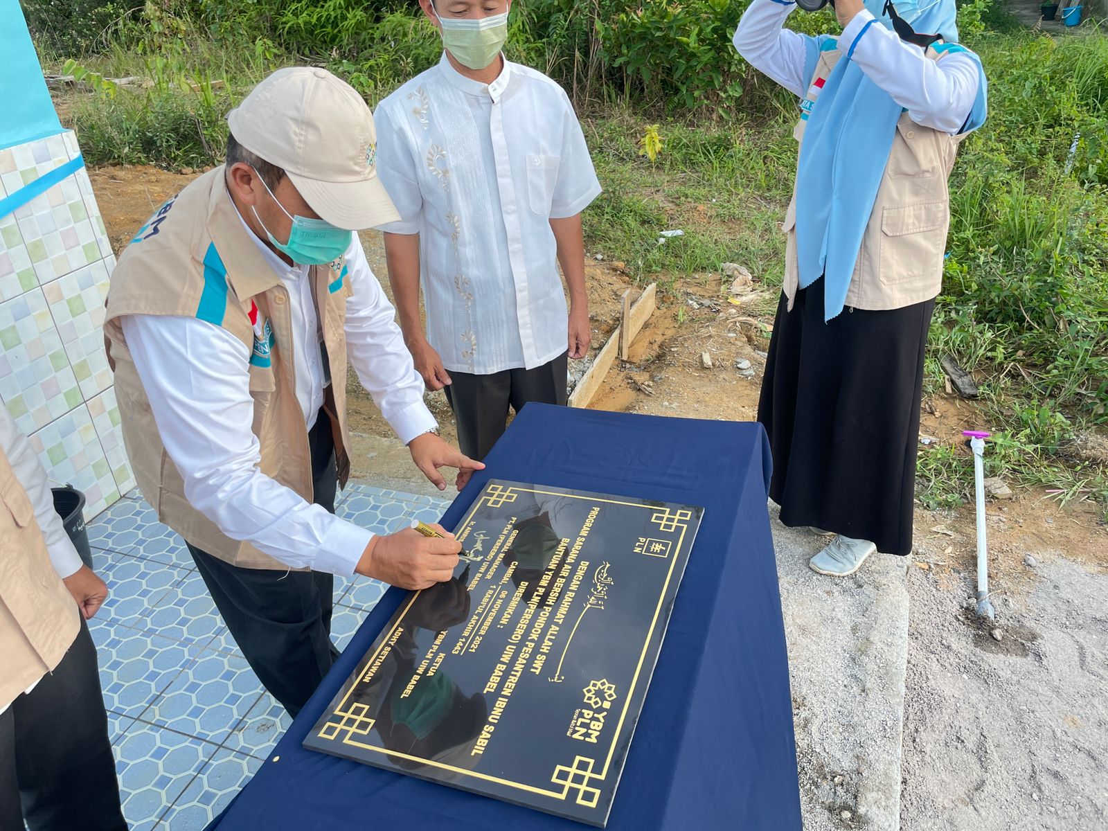 YBM PLN Bantu Pembangunan Sarana Air Bersih untuk Pondok Pesantren