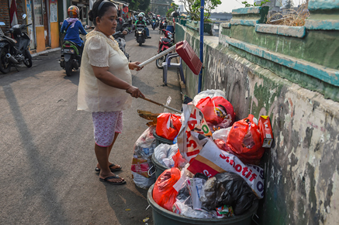 Buang Sampah Sembarangan, Seorang Pria Didenda Rp500 Ribu