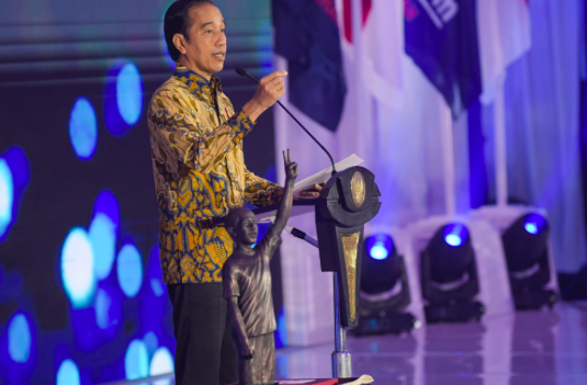 Presiden Joko Widodo memberikan sambutan saat peringatan HUT ke-10 Partai NasDem di Gedung Akademi Bela Negara (ABN) Partai NasDem, Jakarta.