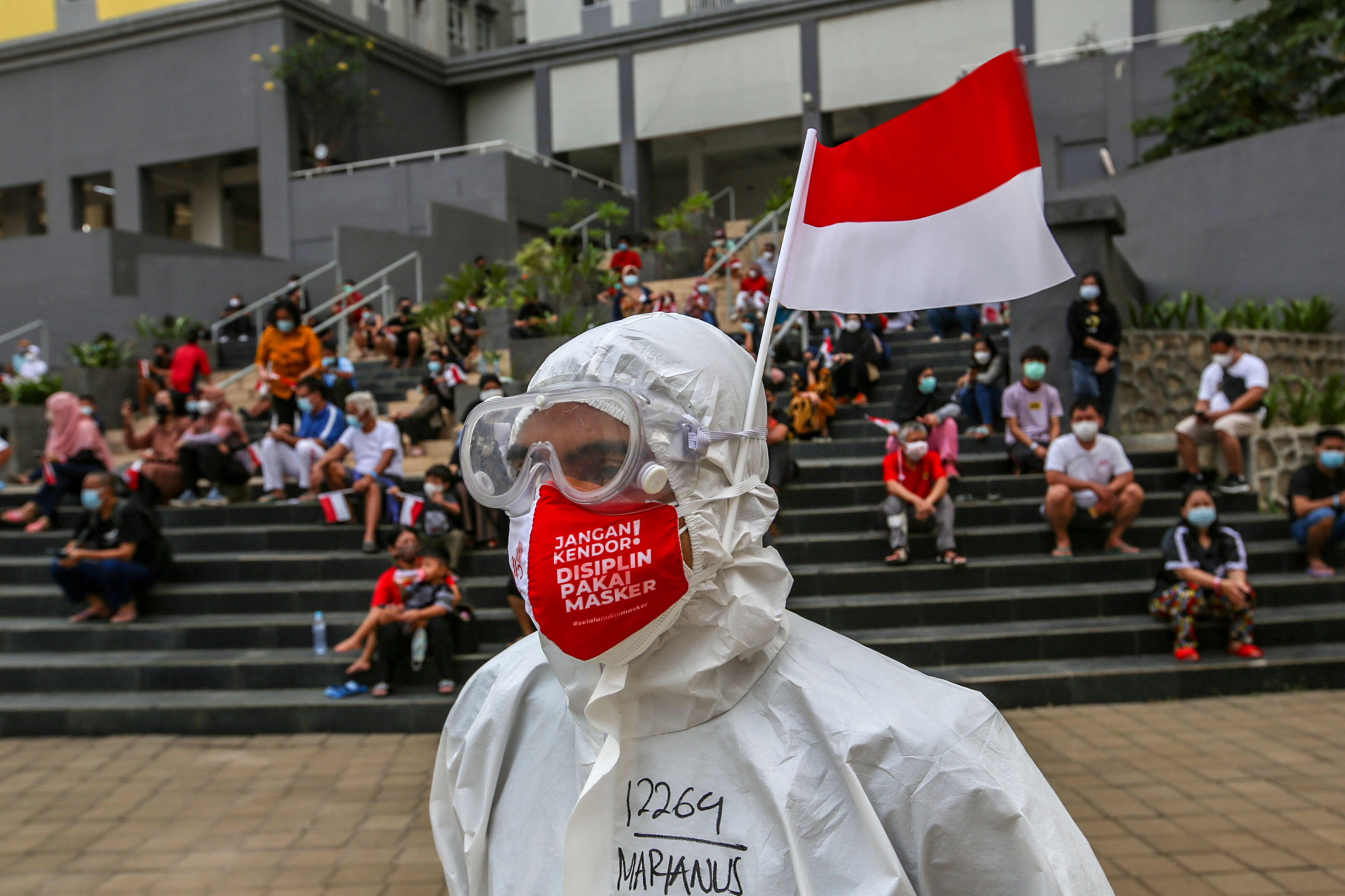 Tenaga kesehatan di RSDC Wisma Atlet Kemayoran, Jakarta.