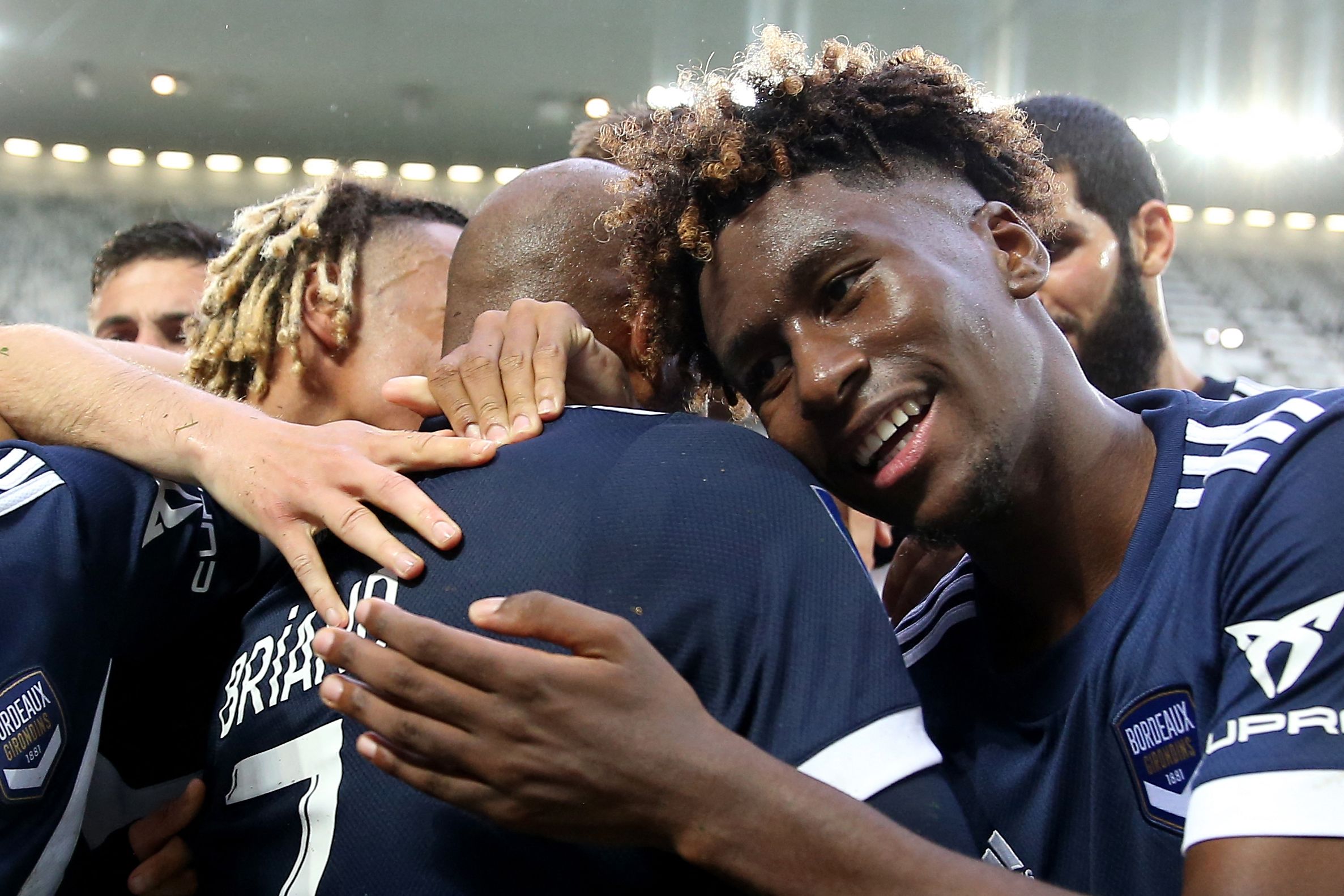 Para pemain Bordeaux melakukan selebrasi usai mencetak gol ke gawnag Reims di laga Ligue 1.