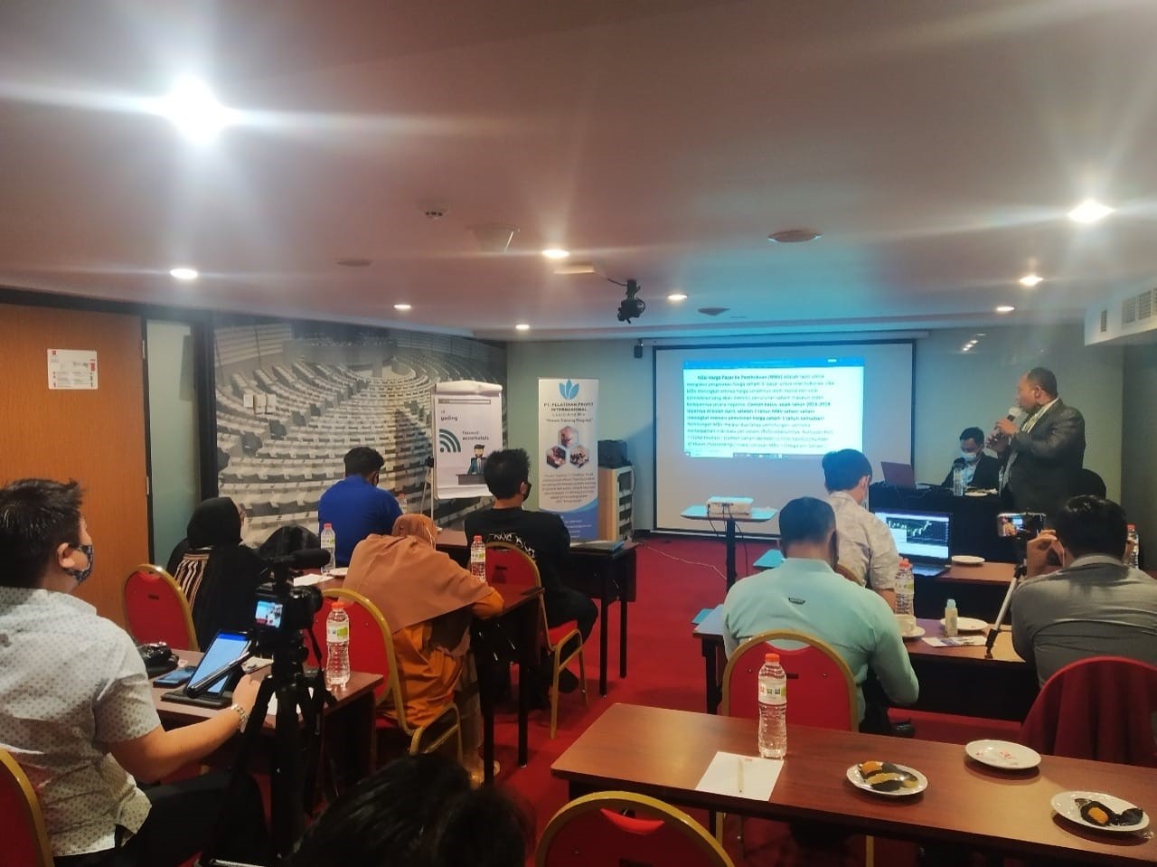 Strategi trading tersebut menggunakan indikator sangat cocok bagi kita yang tidak memiliki banyak waktu luang untuk melakukan analisa pasar.