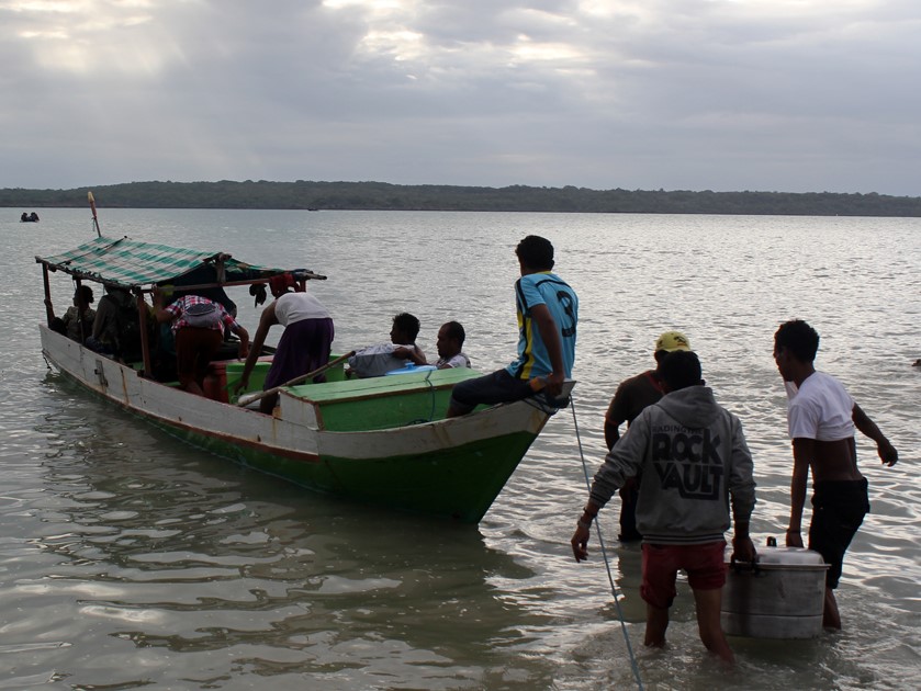 Pulau Usu yang berhadapan dengan Laut Timor.