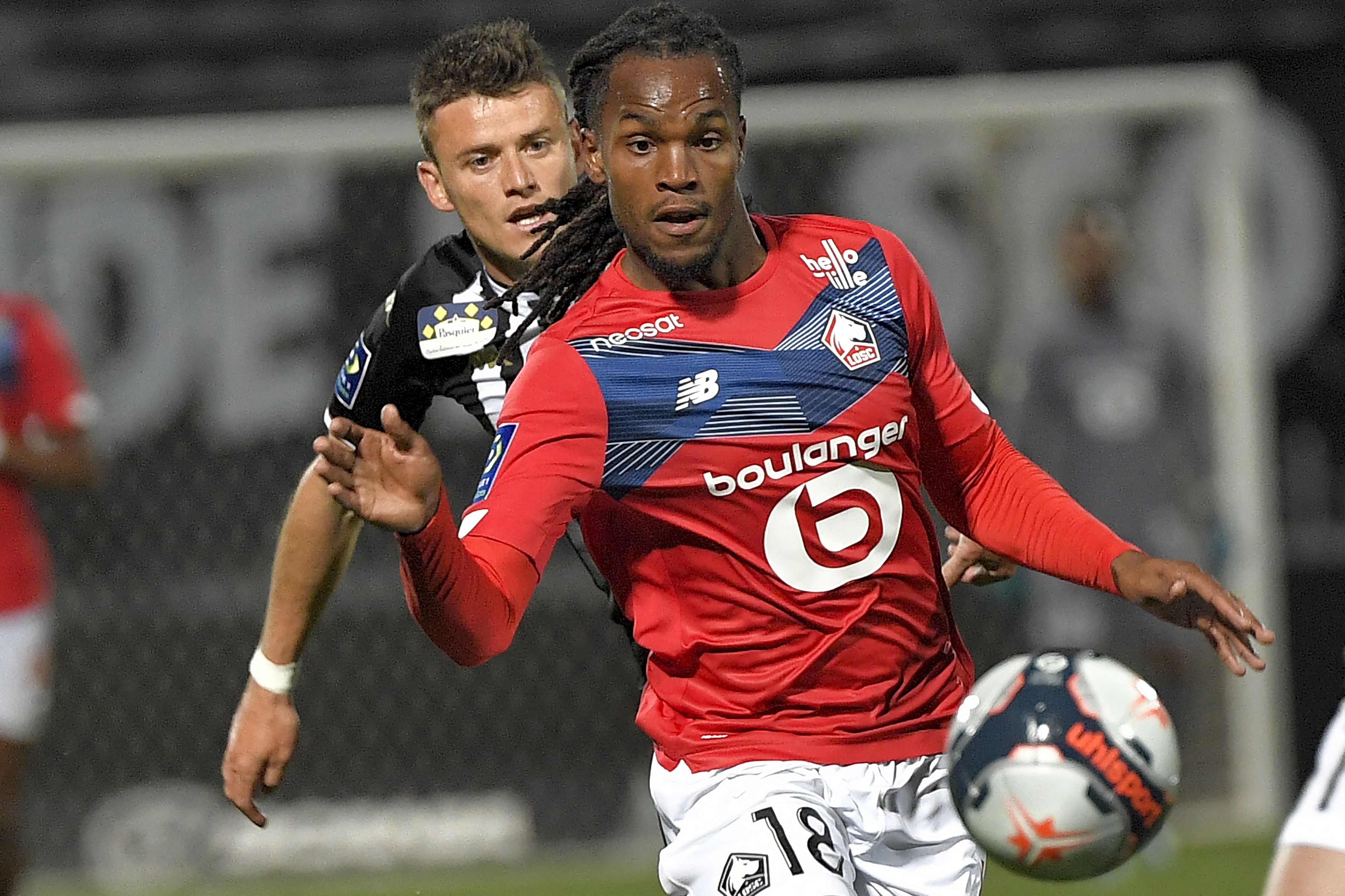 Gelandang Lille Reanto Sanches (kanan)