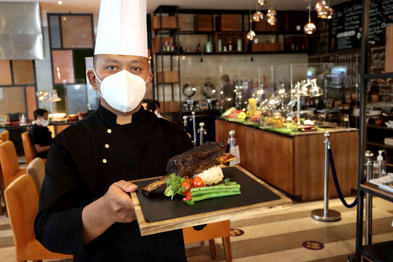 Satu porsi Iga Bakar Maranggi De' Kafe memiliki bobot kurang lebih 190 hingga 300 gram termasuk tulang.