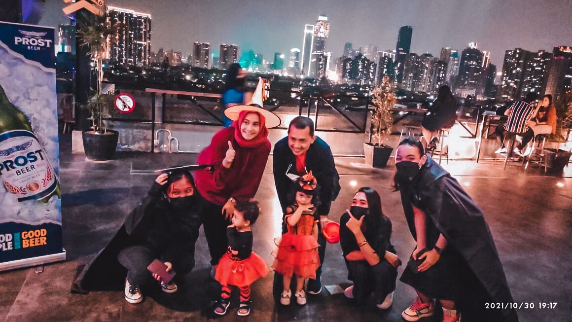 Yello Hotel Manggarai Jakarta menggelar Halloween Sky Party with Spooky Dinner. 