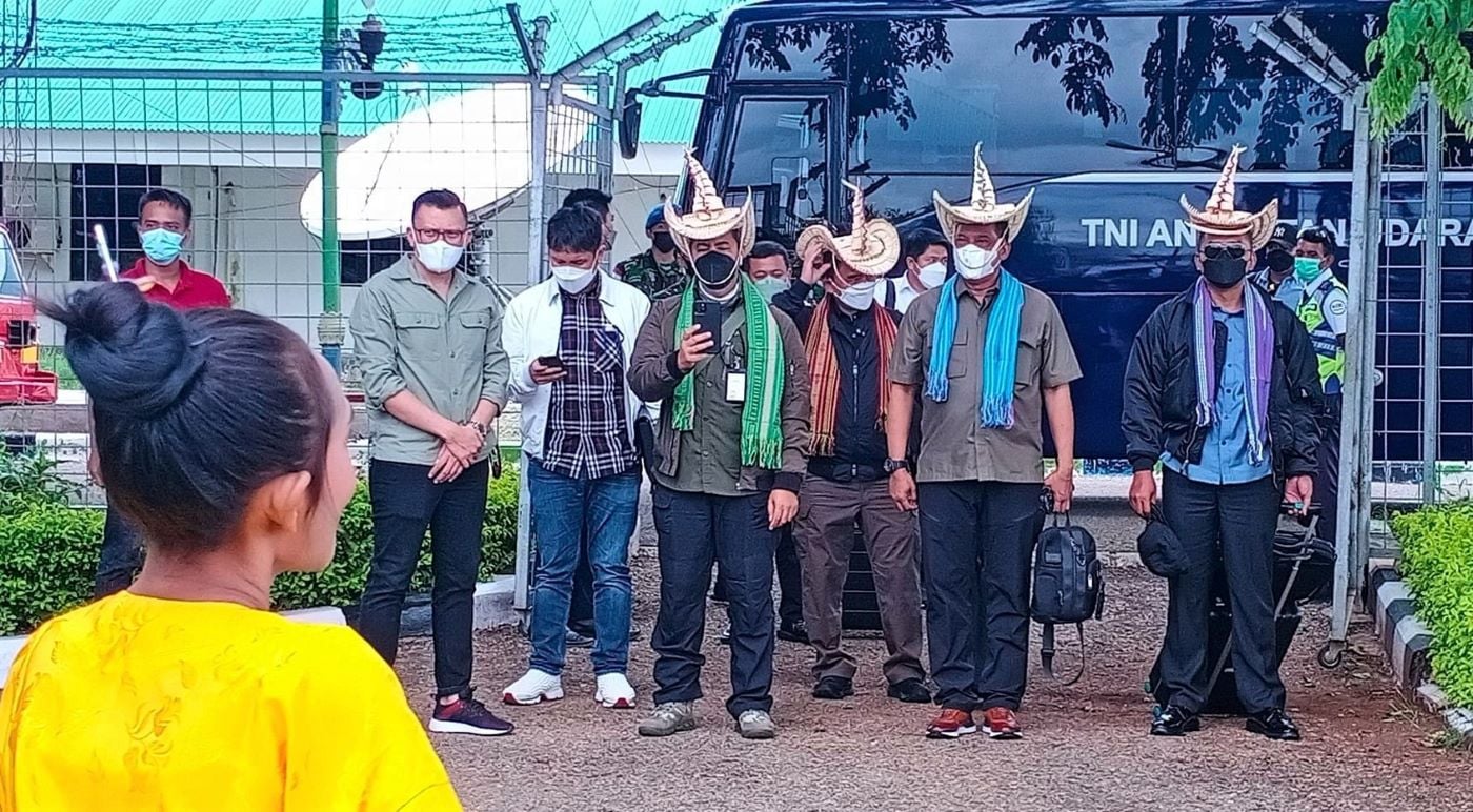 Rombongan Kementerian Pertahanan yang akan menyerahkan Pin Patriot tiba di Kupang, Nusa Tenggara Timur. 