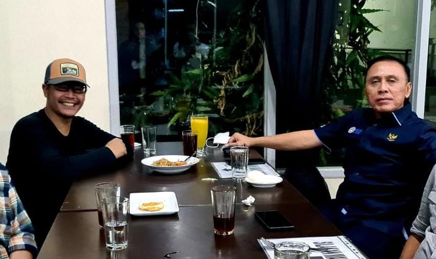 Calon Ketua PSSI Jabar Ramram Mukhlis Ramdani saat menemui Ketua Umum PSSI M Iriawan