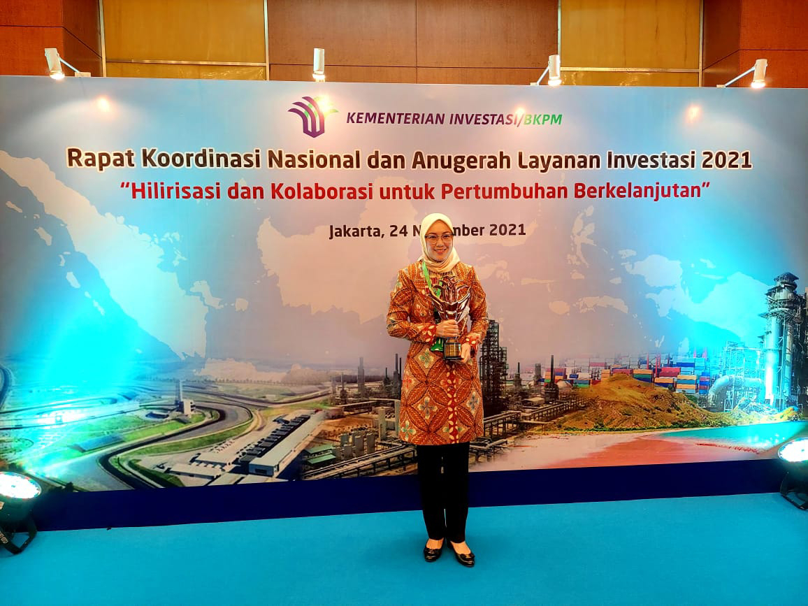Bupati Purwakarta Anne Ratna Mustika.terima Anugerah Layanan Investasi dari Kementerian Investasi/BKPM