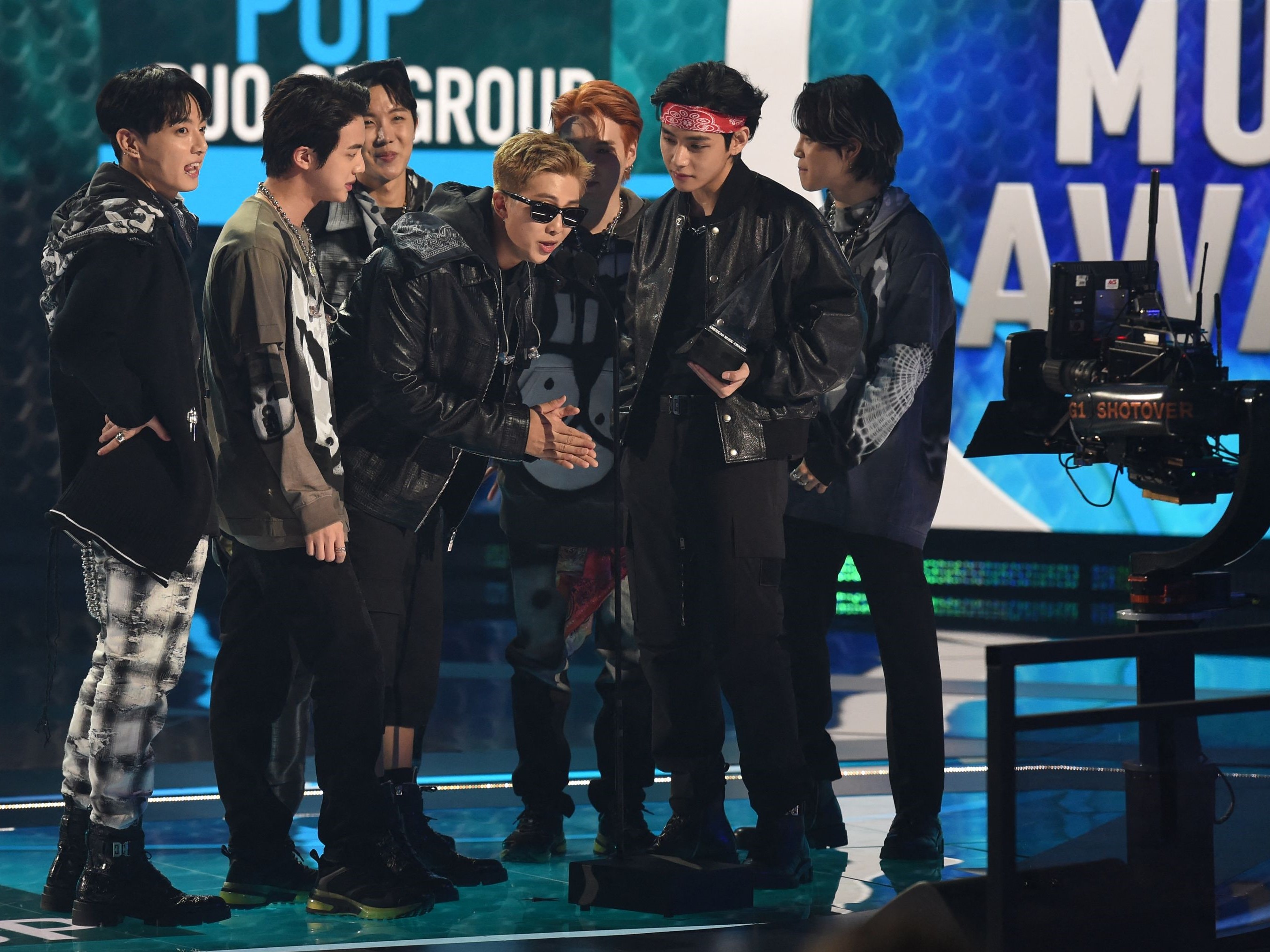 BTS Grup Asia Pertama Menang Artist of the Year AMA