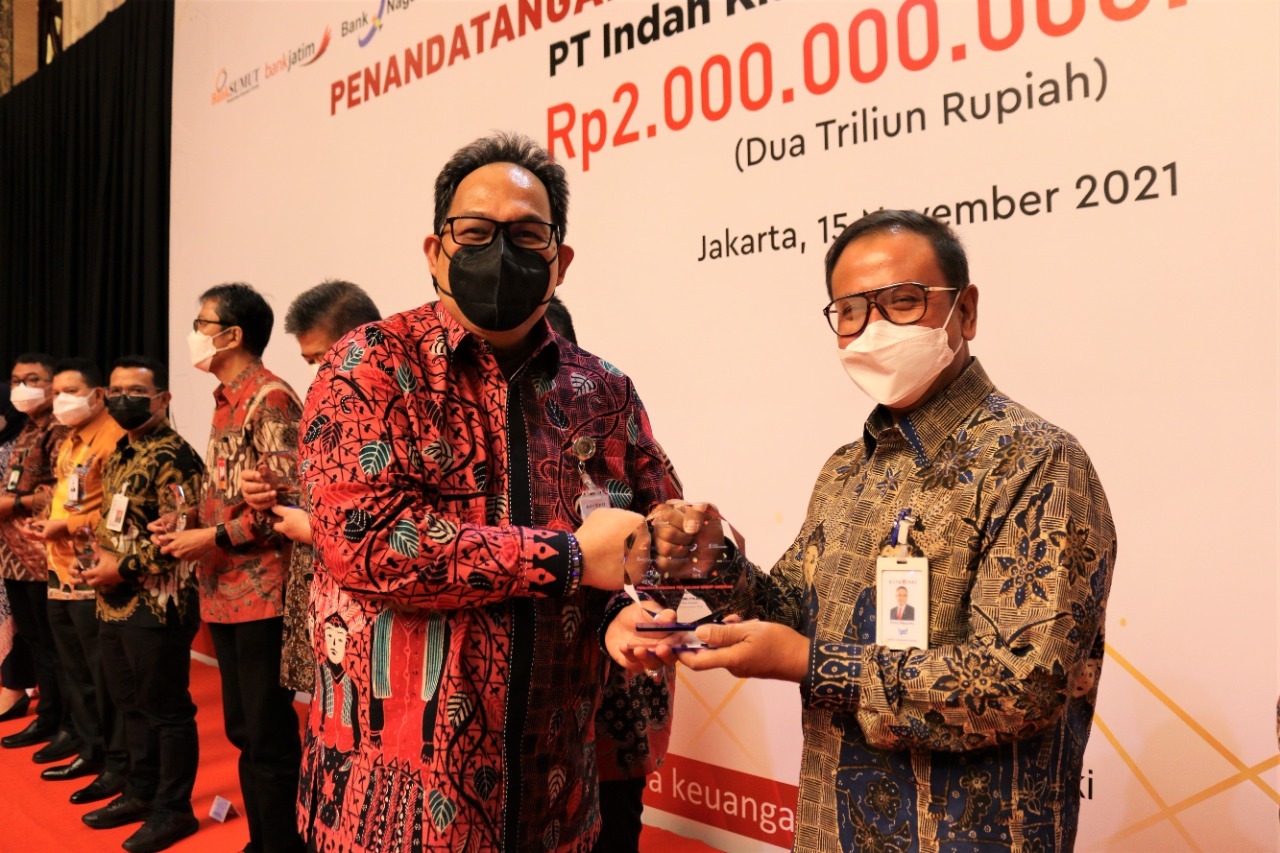 Direktur Utama Bank DKi Fidri Fidri Arnaldy bersama  Direktur Keuangan Bank DKI Romy Wijayanto.