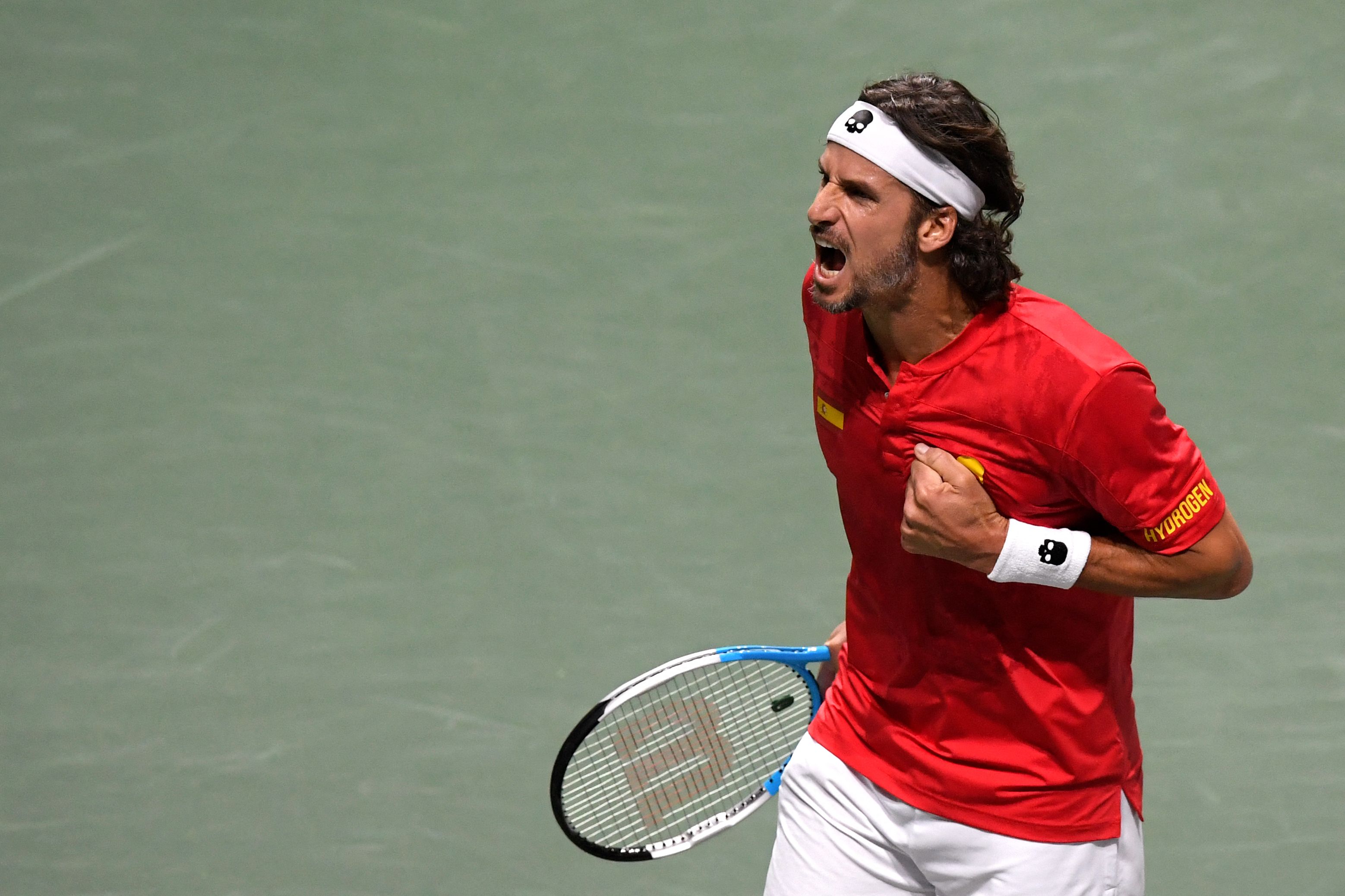 Petenis SpantolFeliciano Lopez melakukan selebrasi usai menang atas petenis Ekuador Roberto Quiroz di laga Piala Davis.