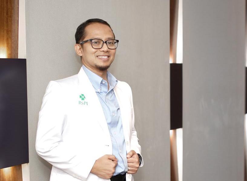 Dokter Spesialis Penyakit Dalam dr. Hikmat Pramukti, Sp.PD.