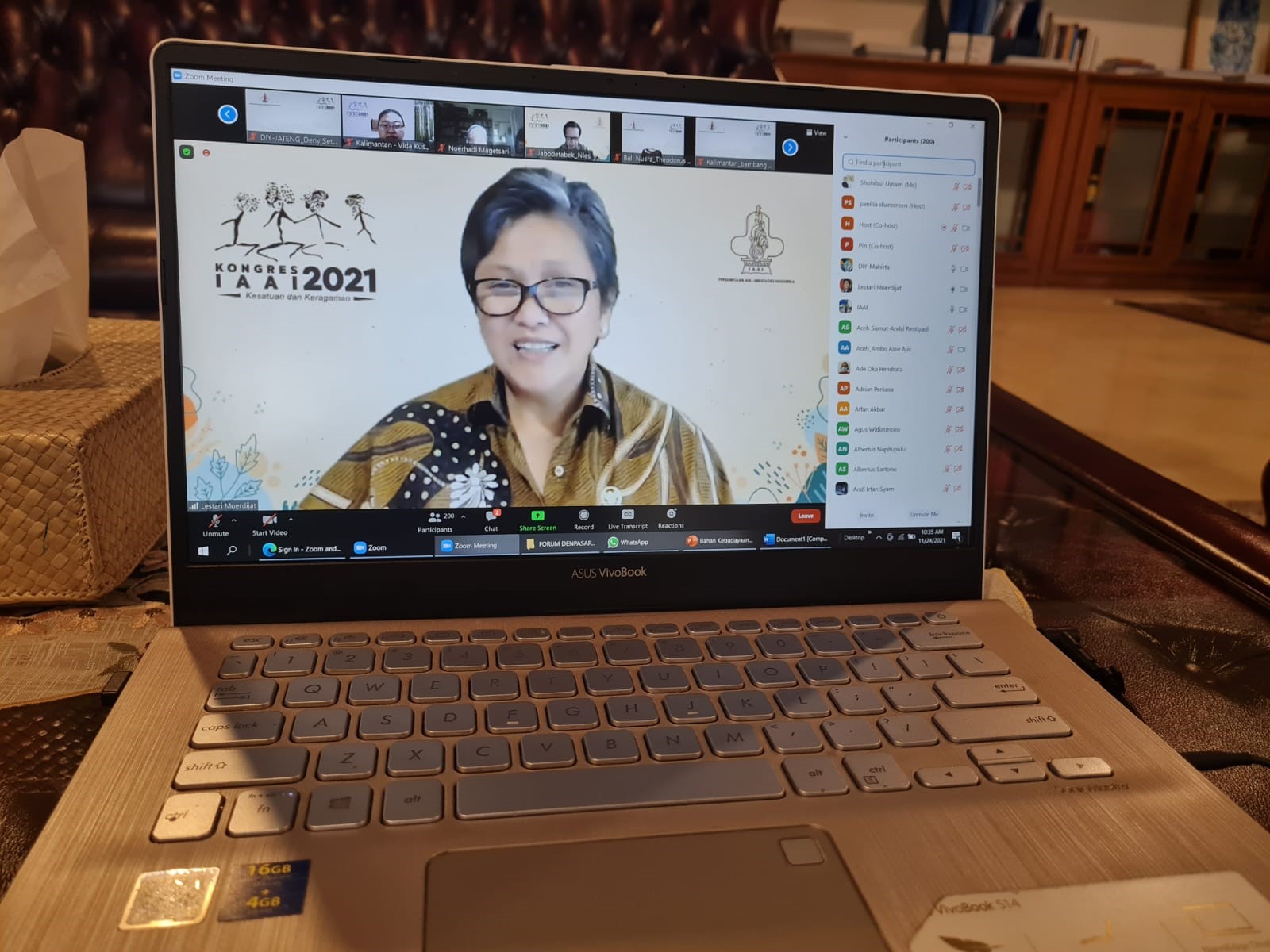 Merealisasikan sejumlah peran tersebut menjadi tantangan para arkeolog dalam rangka melestarikan peninggalan-peninggalan budaya yang ada.