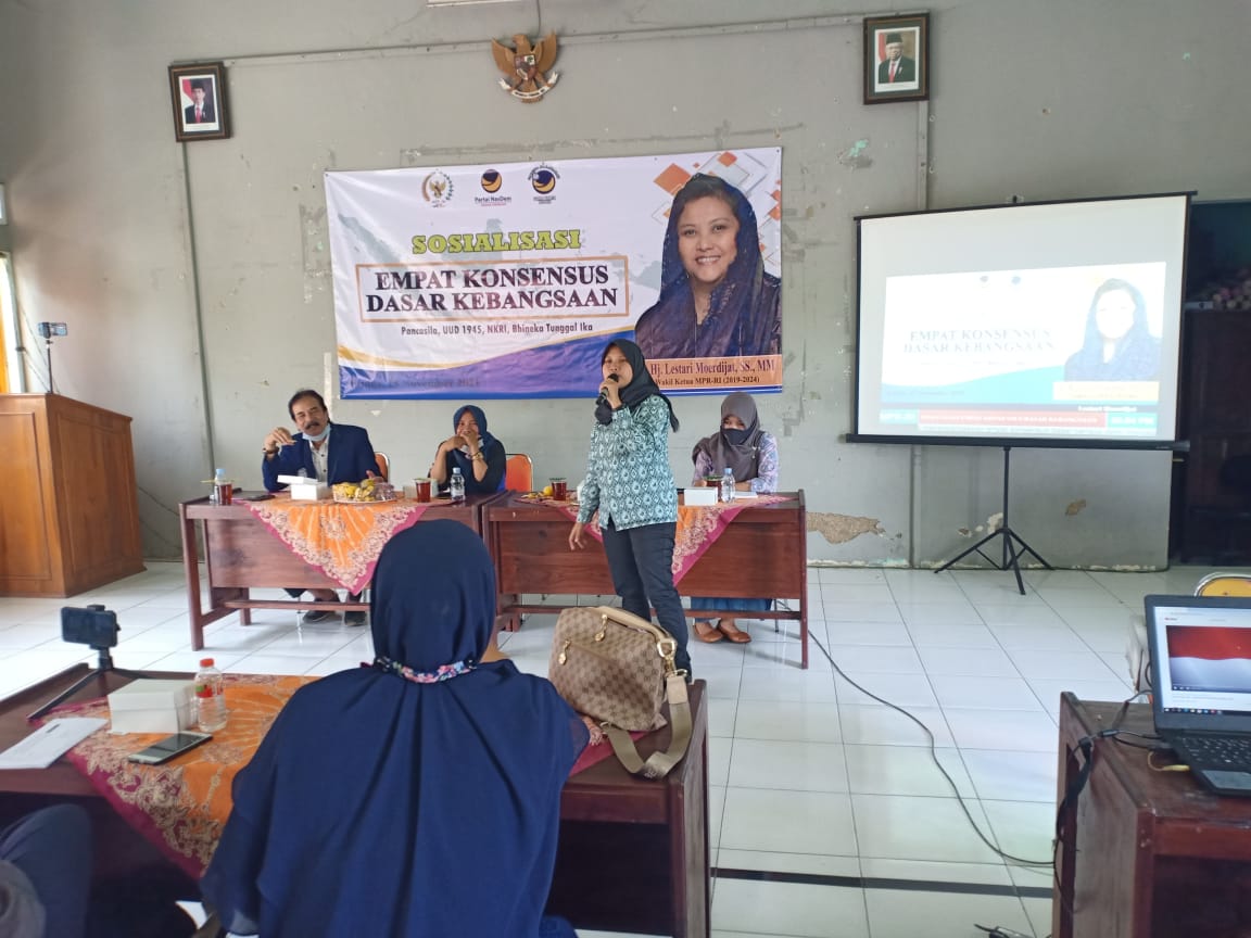 Naila Fitria, tenaga ahli anggota DPR RI Lestari Moerdijat melakukan sosialisasi nilai kebangsaan di Kudus, Jawa Tengah 