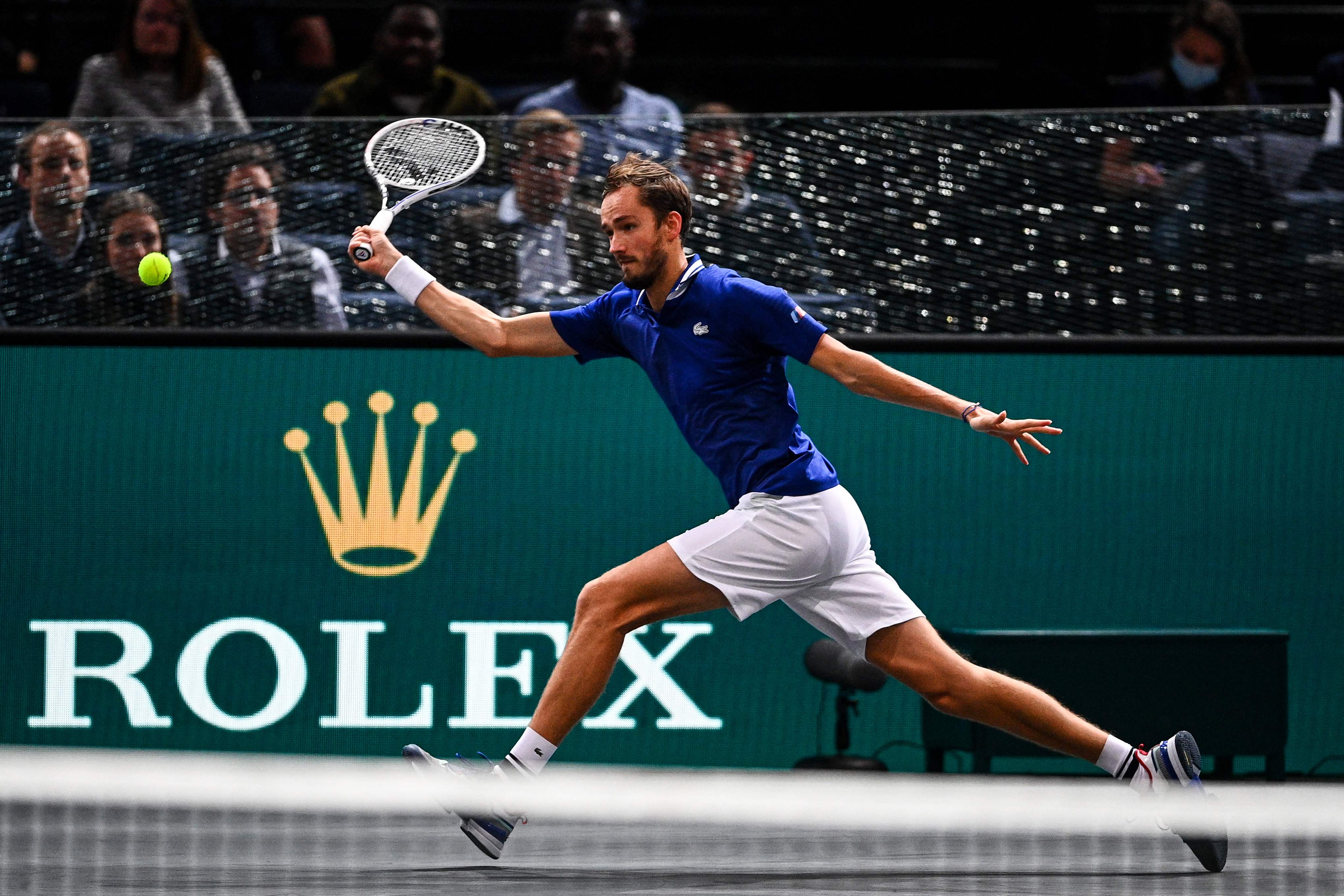 Medvedev Susah Payah Lewati Babak 32 Besar Paris Masters 2021