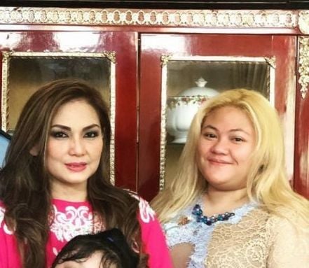 Foto Nia Daniaty dan anaknya, Olivia Nathania.