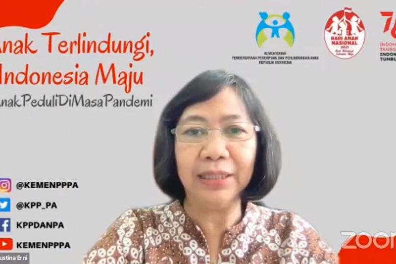Deputi Bidang Pemenuhan Hak Anak Kementerian Pemberdayaan Perempuan dan Perlindungan Anak Agustina Erni