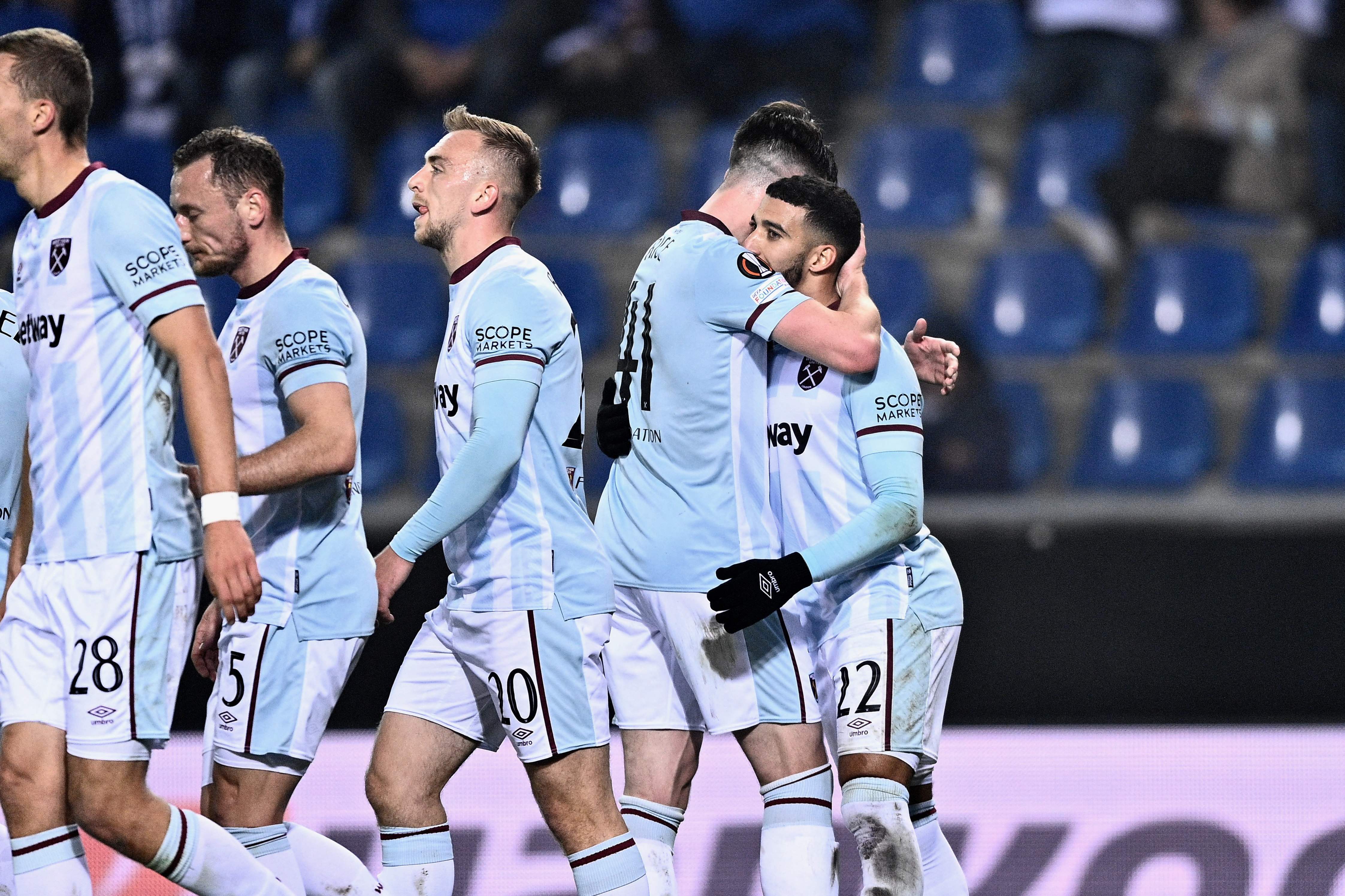 Para pemain West Ham United melakukan selebrasi usai mencetak gol ke gawang Genk di laga Liga Europa.