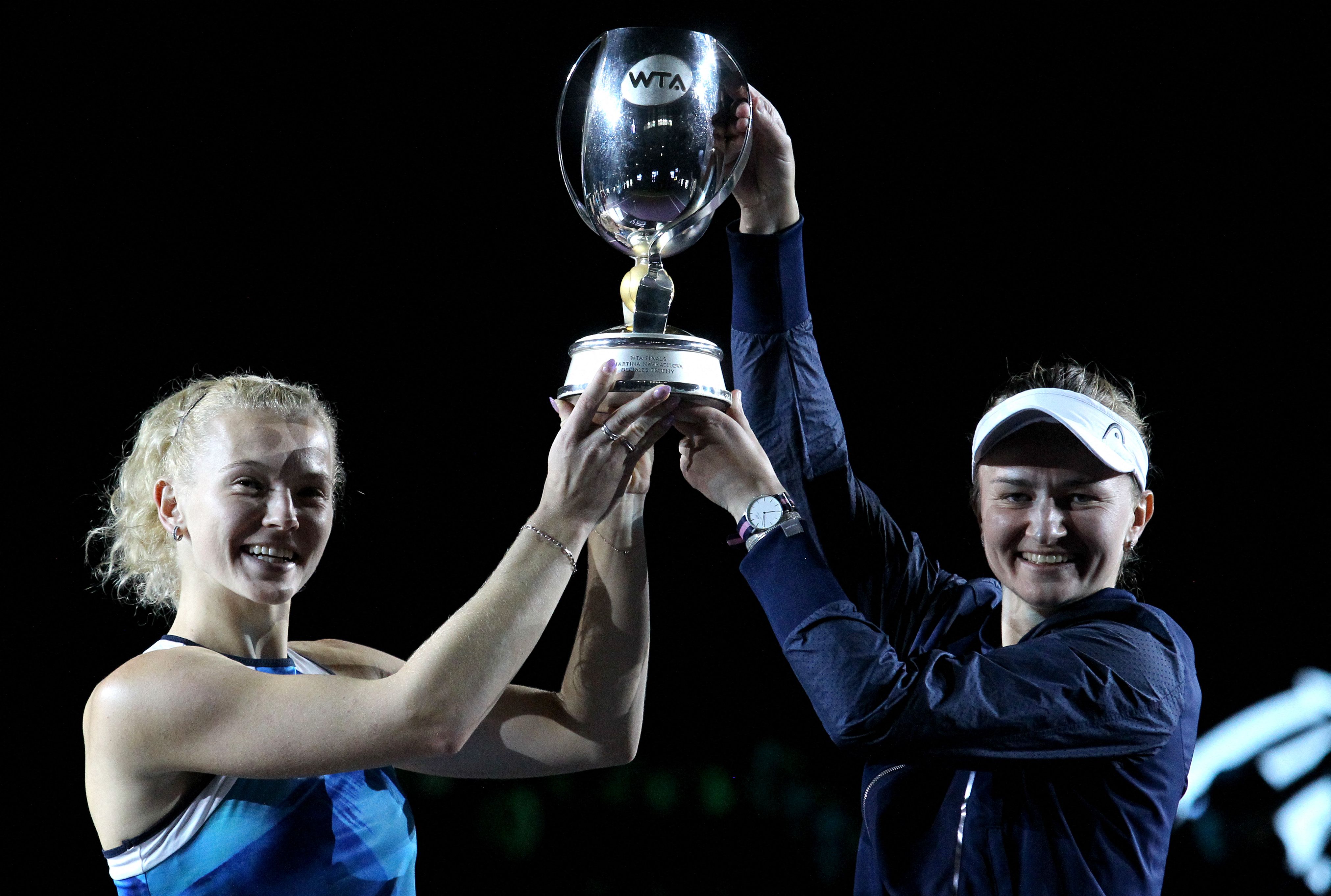 Duet petenis Rep Ceko Barbora Krejcikova dan Katerina Siniakova menjadi juara WTA Finals