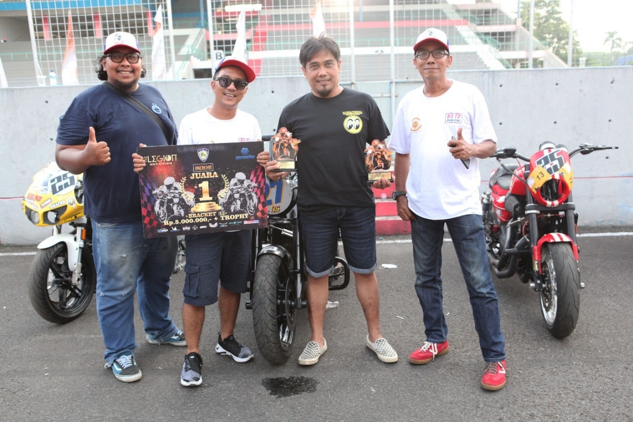 Tim BEMC meraih sukses di sirkuit Sentul, Jawa Barat.